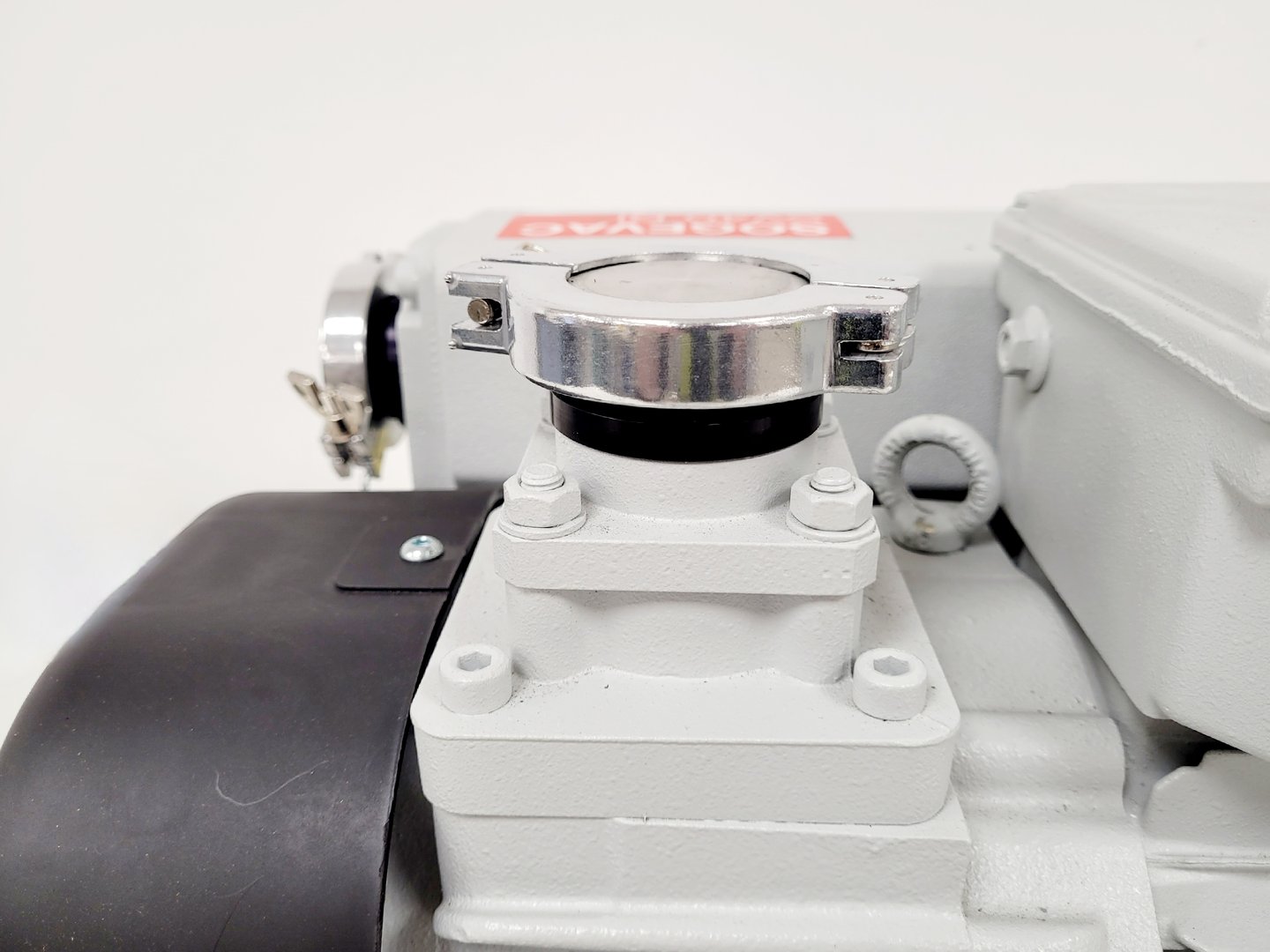Image of Oerlikon Leybold Oil Sealed Rotary Vane Vacuum Pump Model - SOGEVAC SV40 BI Lab
