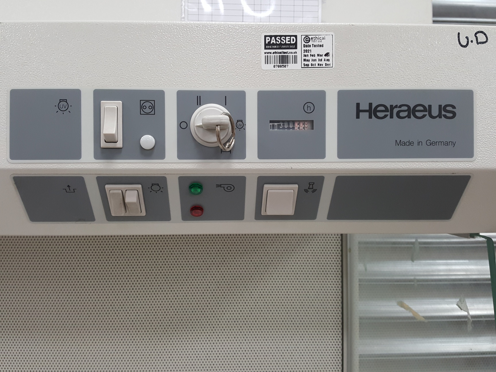 Image of Kendro Heraeus Hera Guard Flow Cabinet Clean Bench Type HPH 18 Lab Laminar Flow
