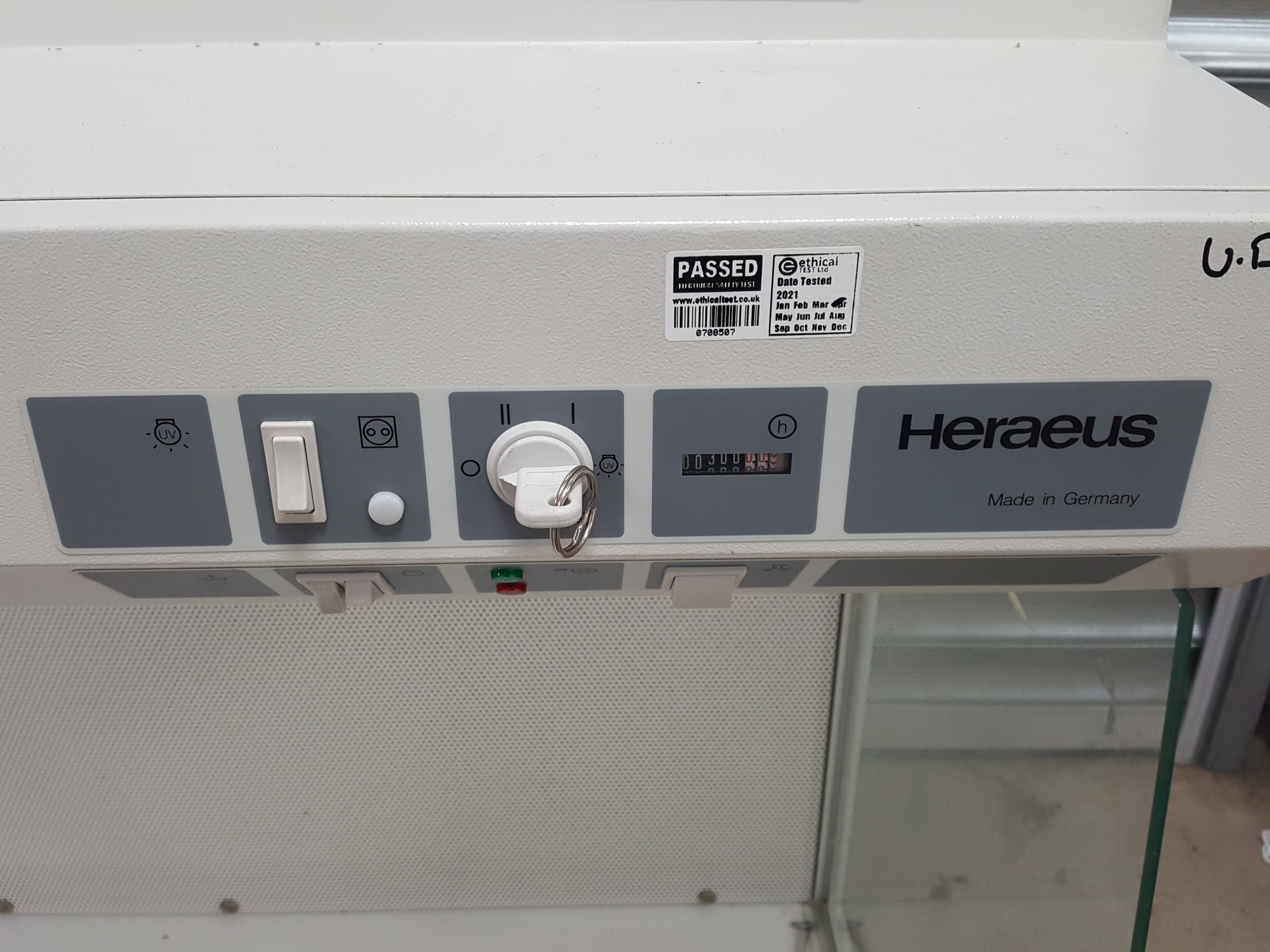 Image of Kendro Heraeus Hera Guard Flow Cabinet Clean Bench Type HPH 18 Lab Laminar Flow