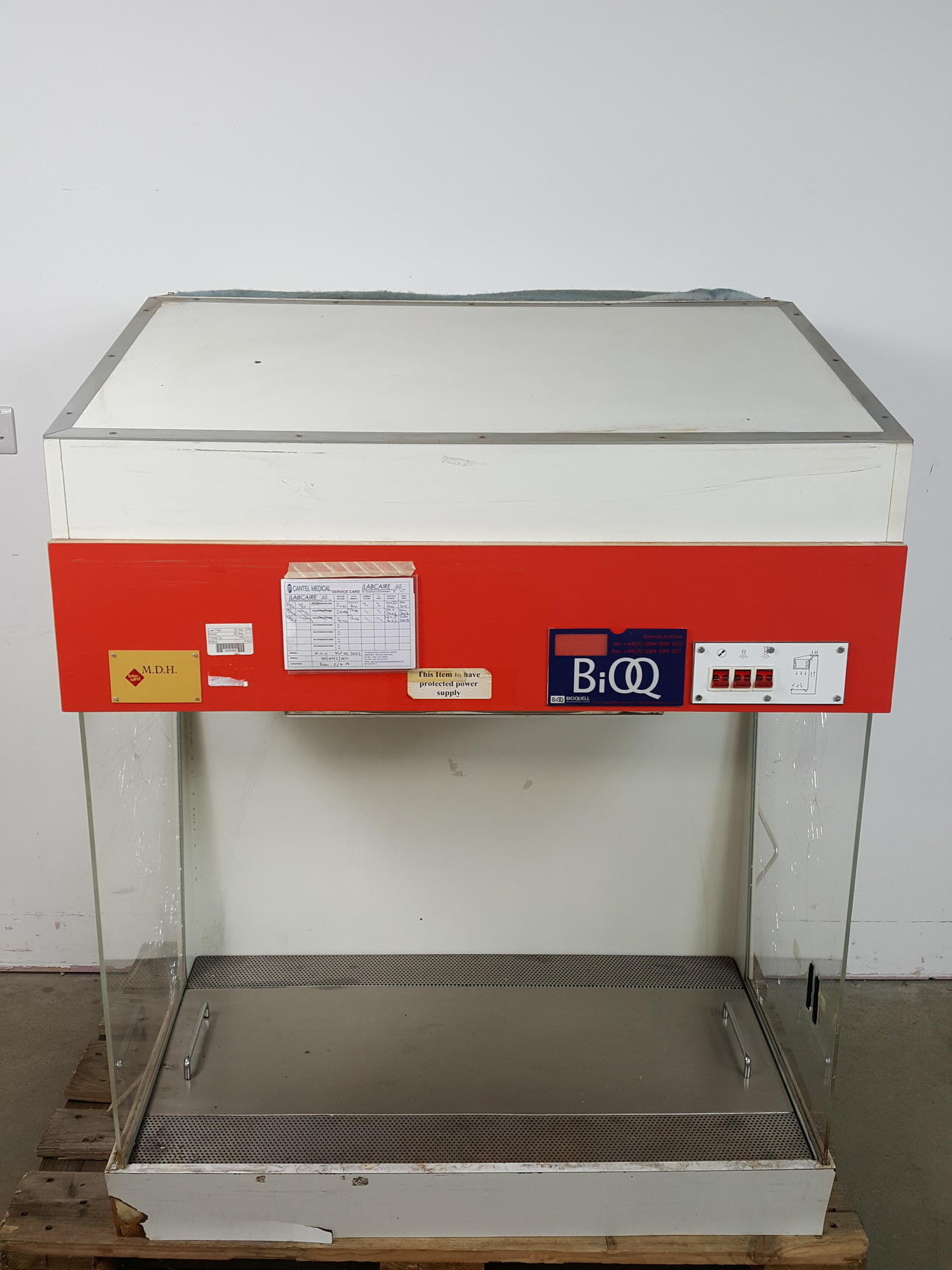 Image of Bioquell/MDH Laminar Flow Hood / Cabinet Clean-Air Lab