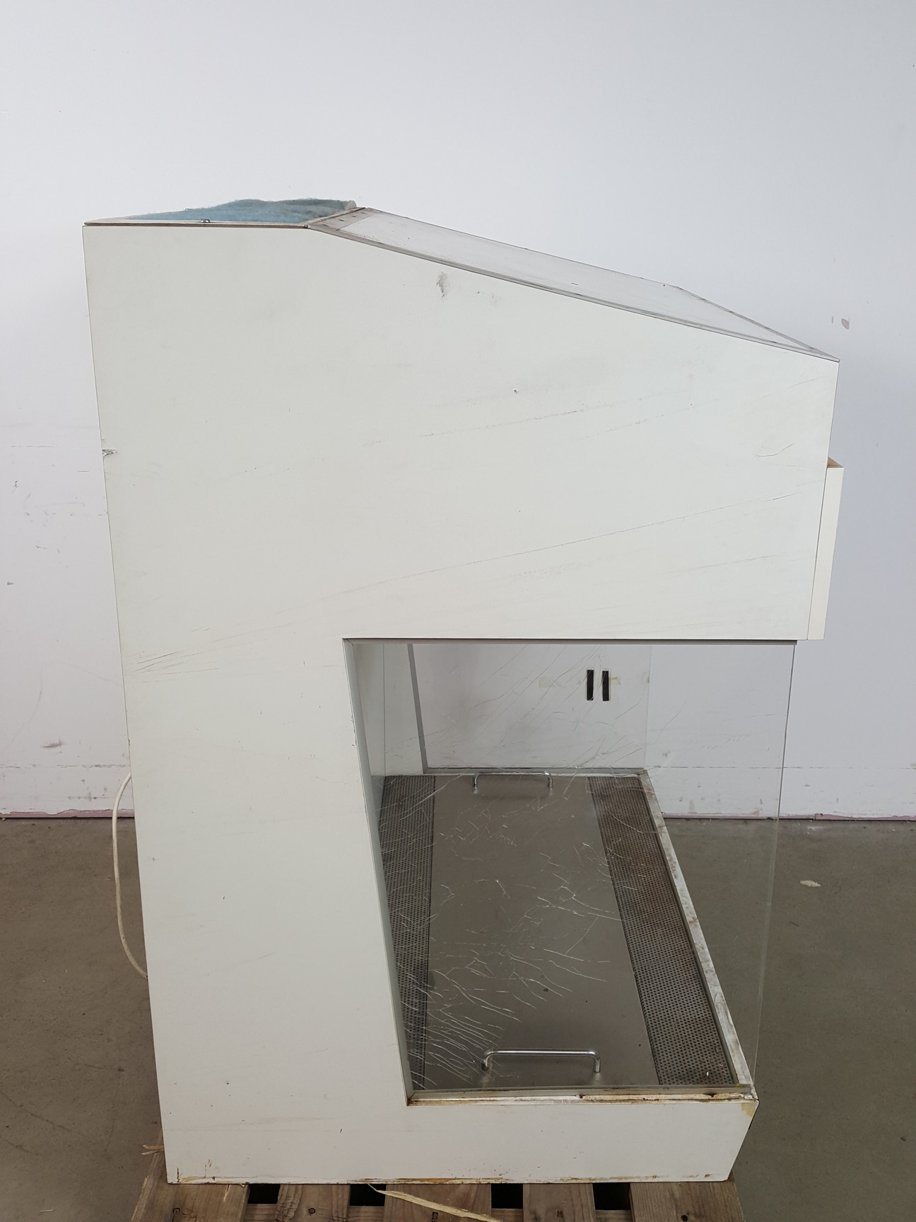 Image of Bioquell/MDH Laminar Flow Hood / Cabinet Clean-Air Lab