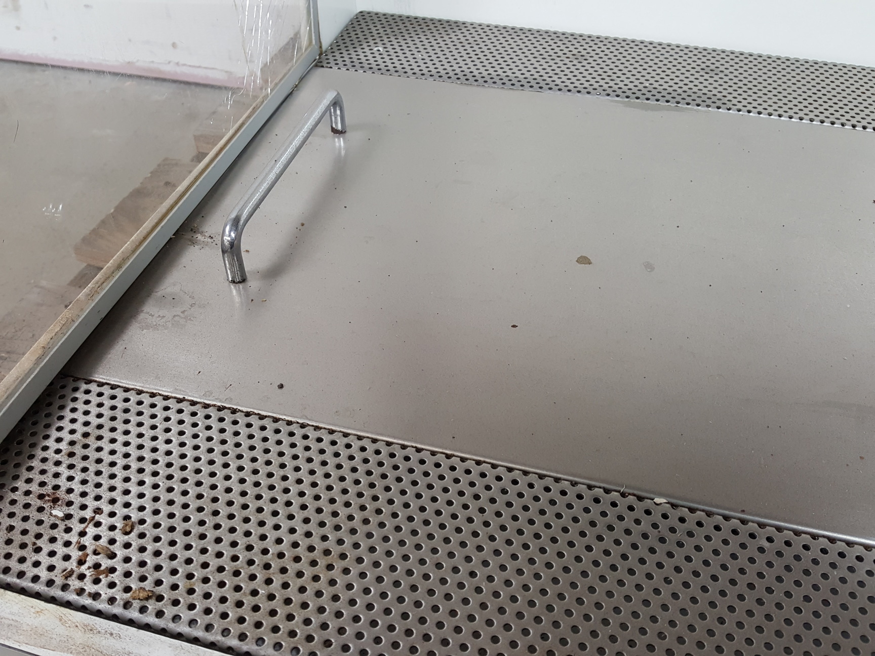 Image of Bioquell/MDH Laminar Flow Hood / Cabinet Clean-Air Lab