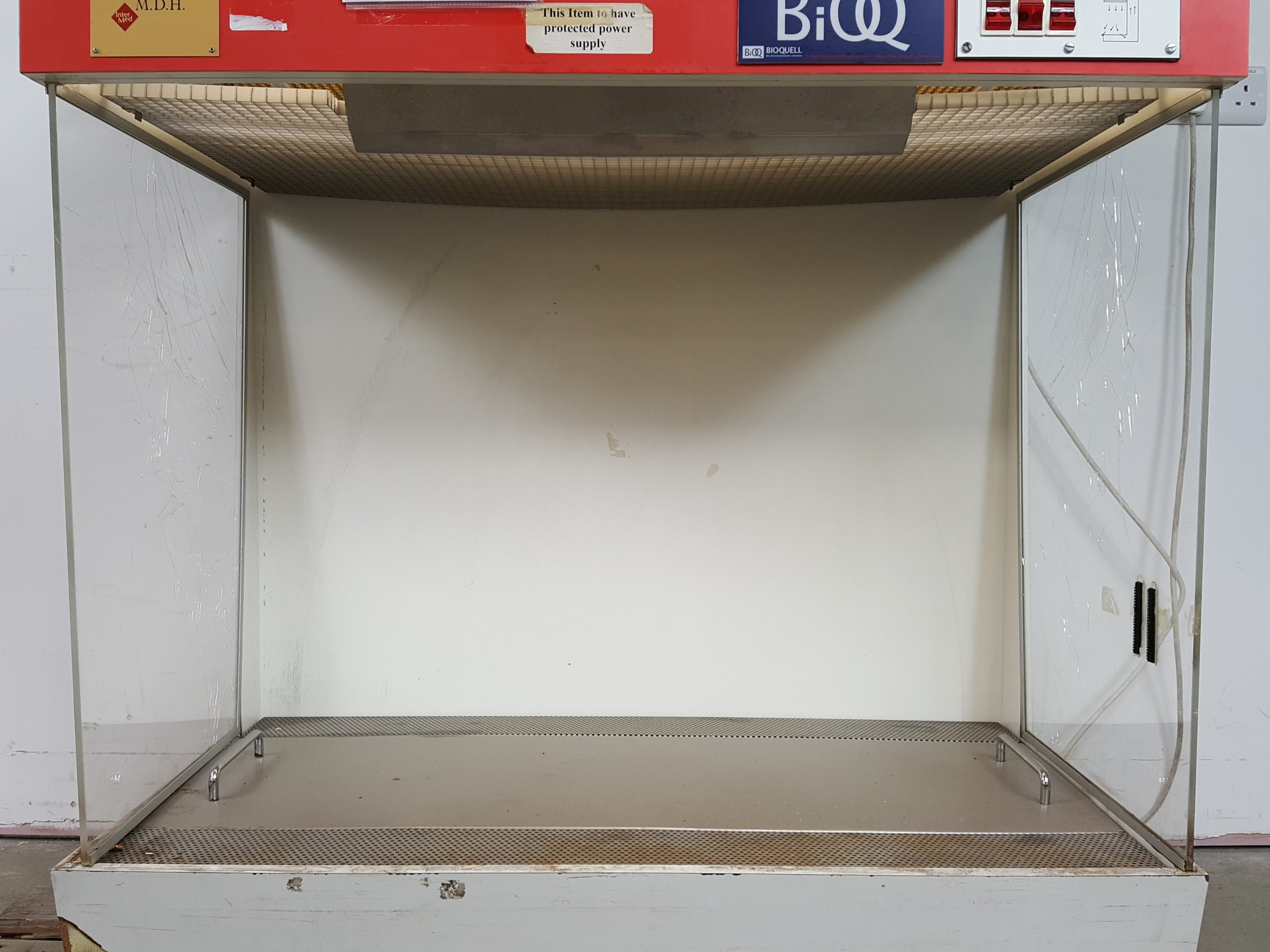 Image of Bioquell/MDH Laminar Flow Hood / Cabinet Clean-Air Lab