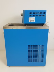 Thumbnail image of Cole Parmer Circulating Bath with Polystat Temperature Controller 12108-35 Lab
