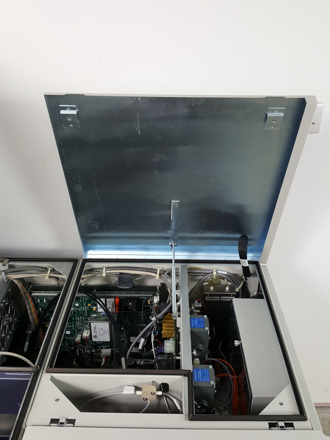 Image of BD Biosciences FACSAria II Cell Sorter with Fluidics Cart and Buffalo Filter Lab
