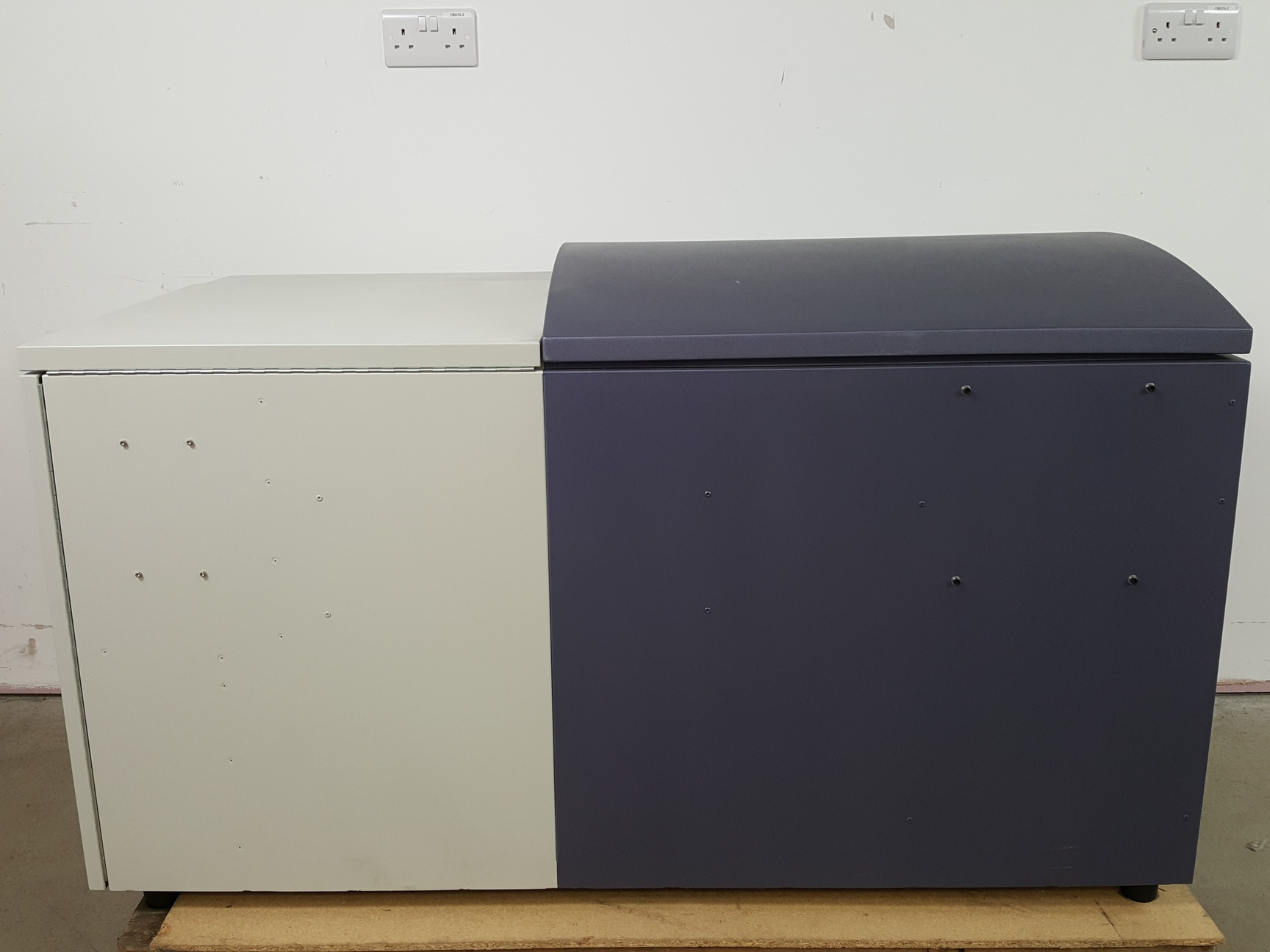 Image of BD Biosciences FACSAria II Cell Sorter with Fluidics Cart and Buffalo Filter Lab
