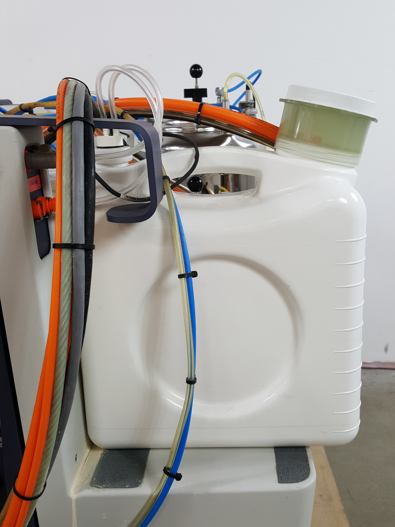 Image of BD Biosciences FACSAria II Cell Sorter with Fluidics Cart and Buffalo Filter Lab