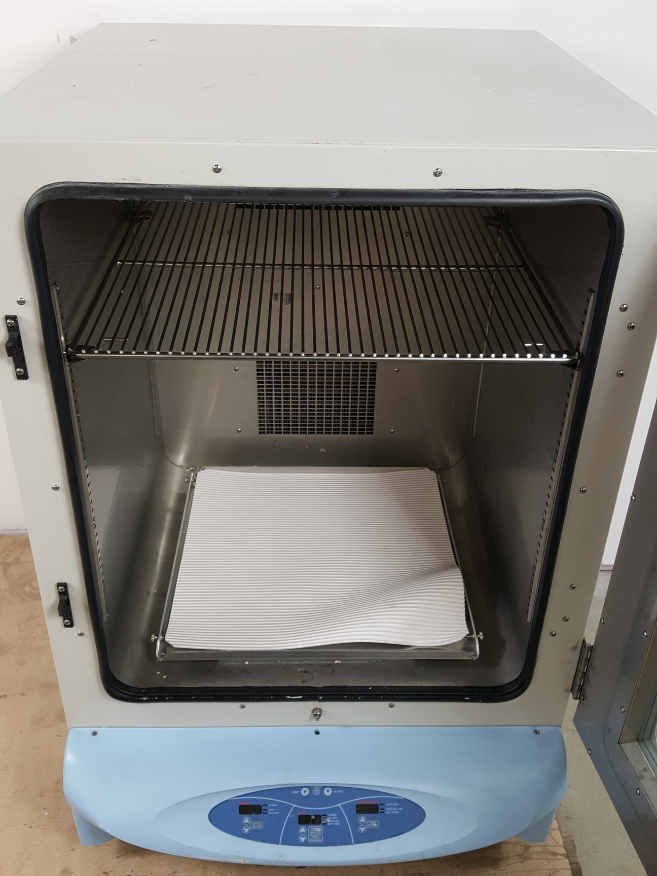Image of Thermo Scientific MaxQ 6000 Refrigerated Incubator Shaker SHKE6000-8CE Faulty