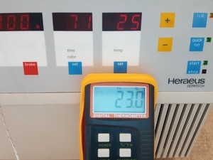 Thumbnail image of Heraeus Sepatech Biofuge 13 R Refrigerated Benchtop Centrifuge w/ 17000rpm Rotor