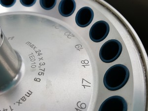 Thumbnail image of Eppendorf Benchtop Laboratory Centrifuge 5417C + 14000rpm TE010 Rotor Lab