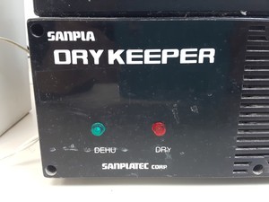 Thumbnail image of Sanplatec Sanpla Dry-Keeper Vertical Auto-Desiccator Cabinet Desiccator Lab