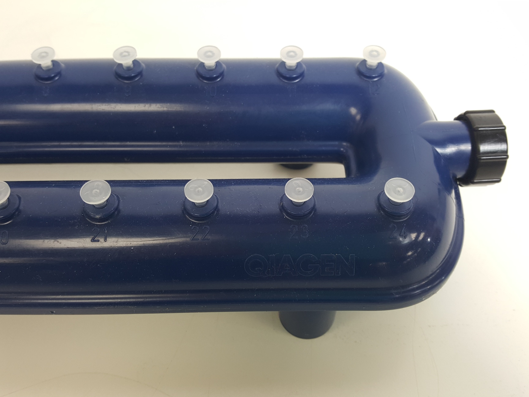 Image of Qiagen QI Vacuum Systems 24 Plus Manifold Lab