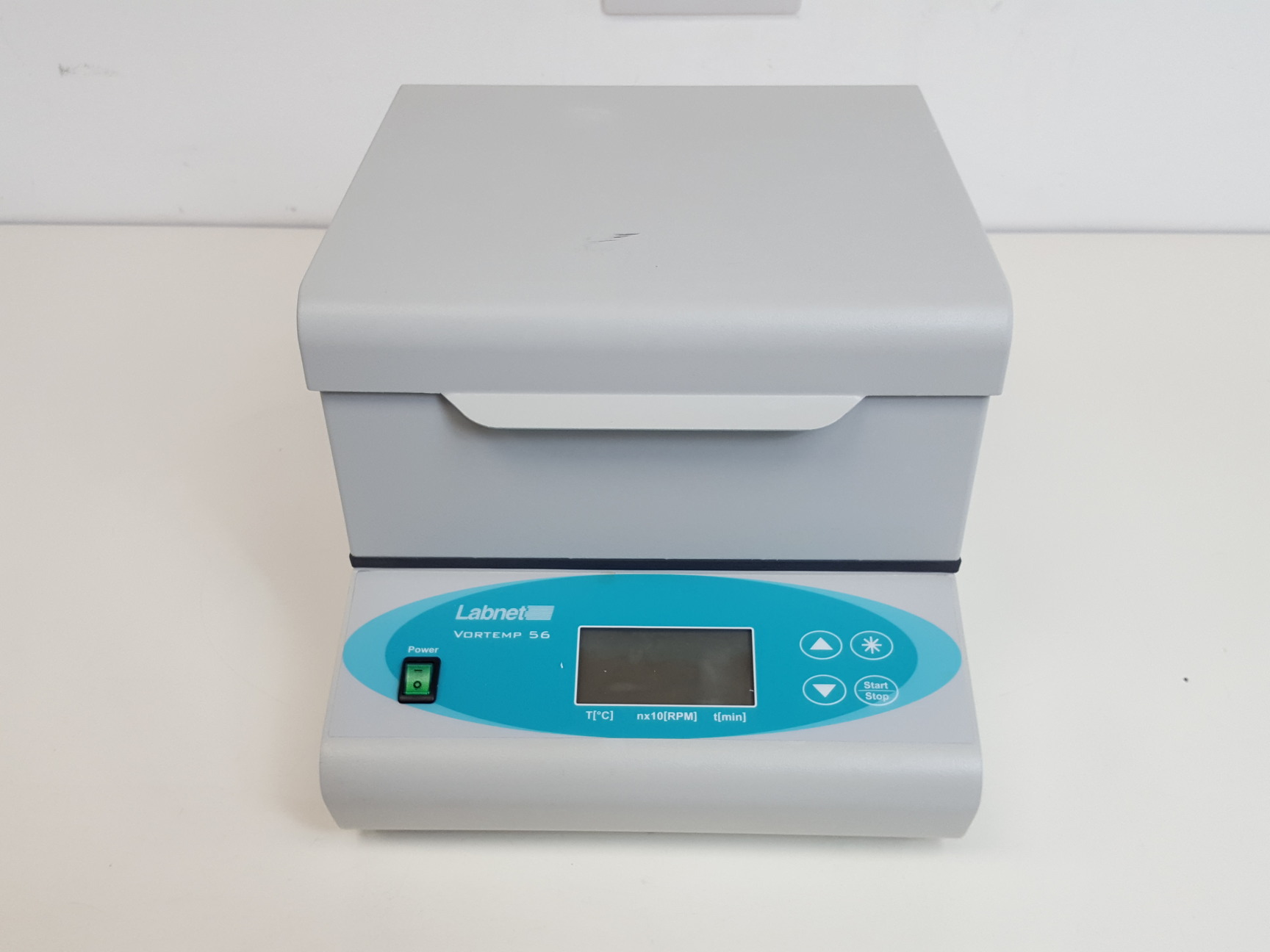 Labnet Vortemp 56 Benchtop Microplate Shaking Incubator Lab