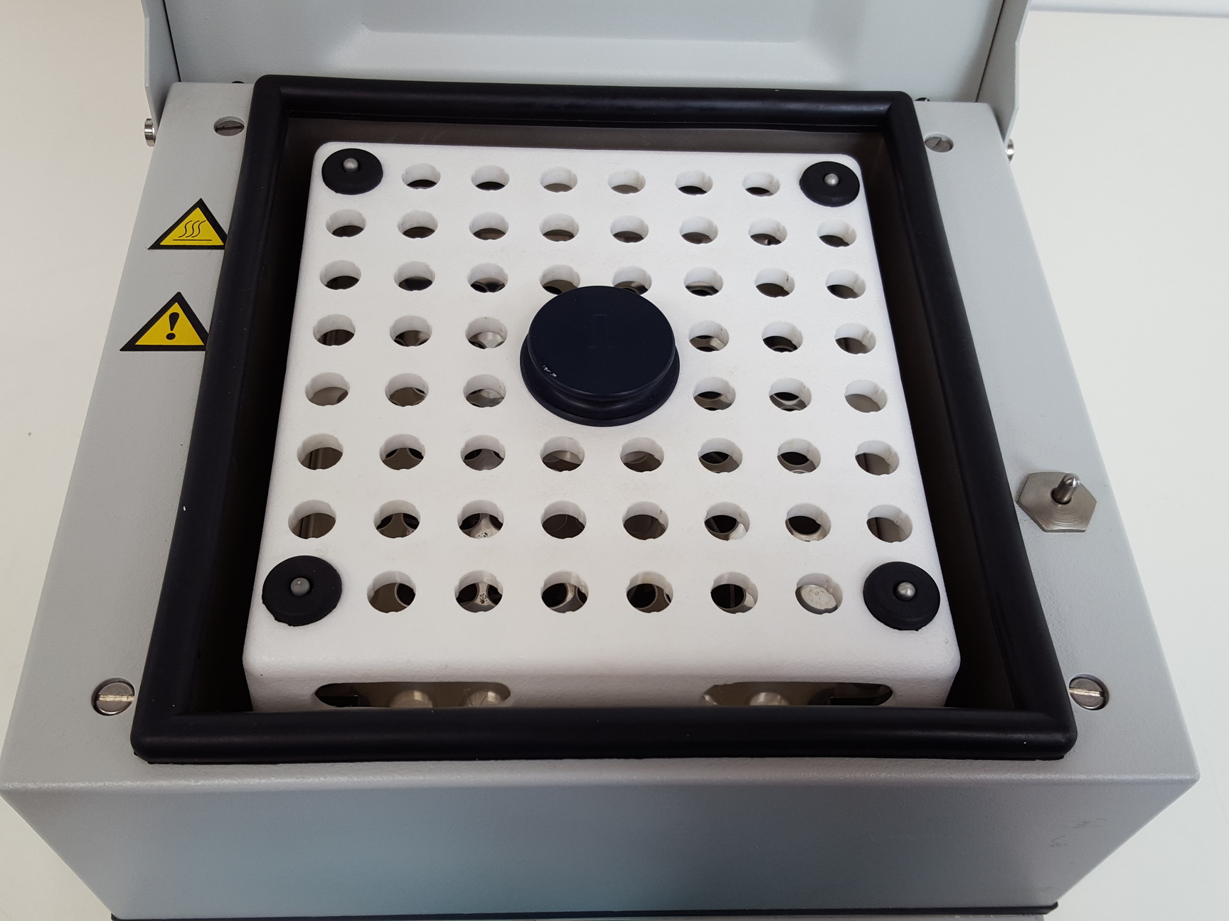 Image of Labnet Vortemp 56 Benchtop Microplate Shaking Incubator Lab