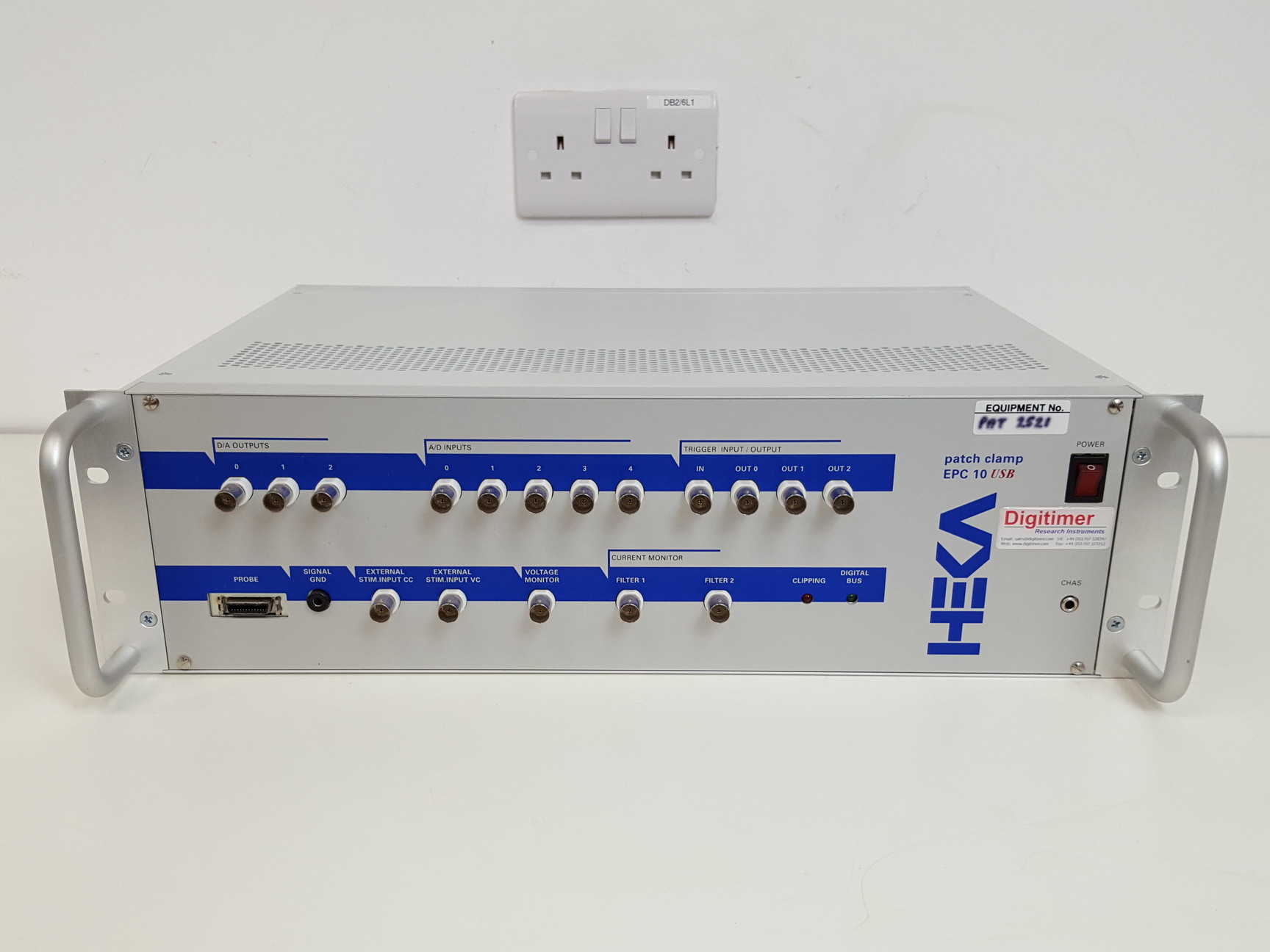 Image of HEKA Elektronik EPC 10 Single Patch Clamp Amplifier with MC 10 Model Circuit Lab