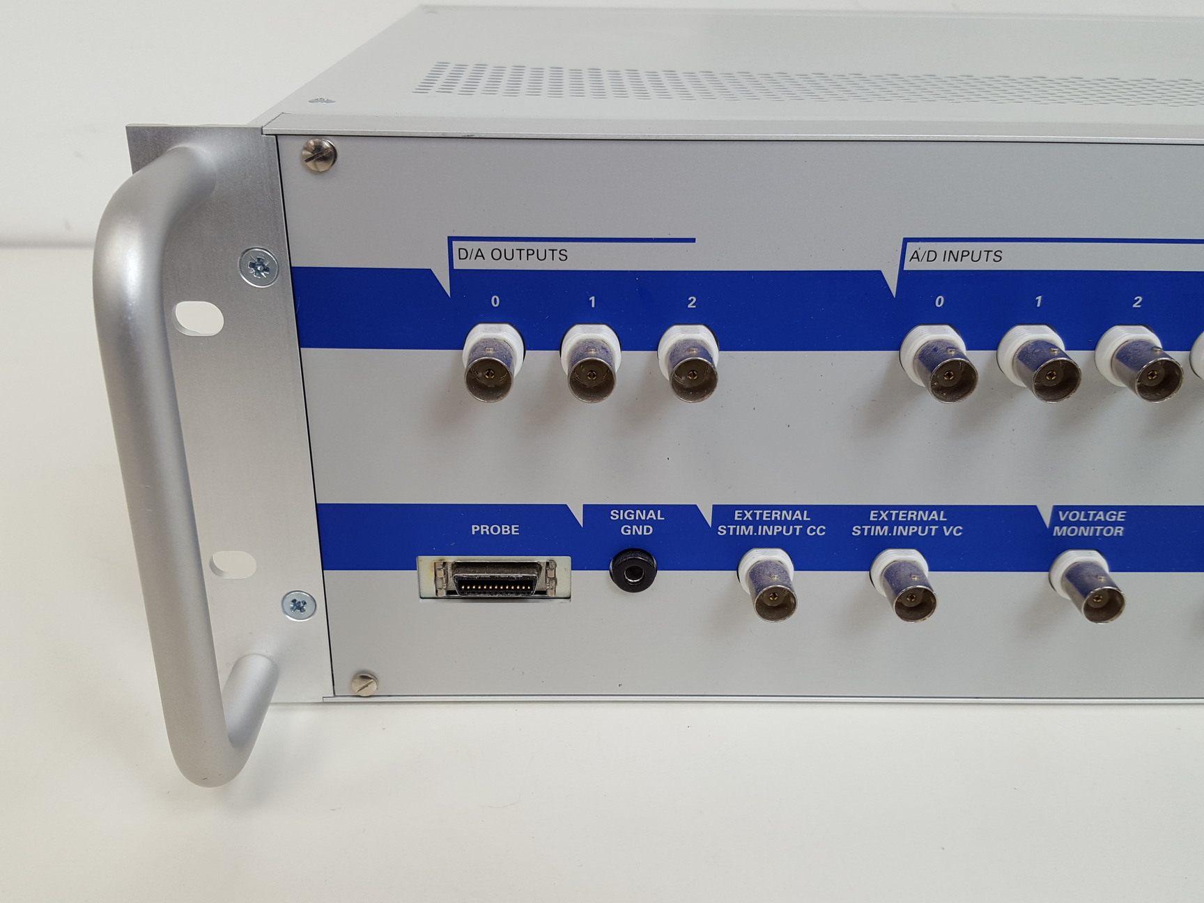 Image of HEKA Elektronik EPC 10 Single Patch Clamp Amplifier with MC 10 Model Circuit Lab