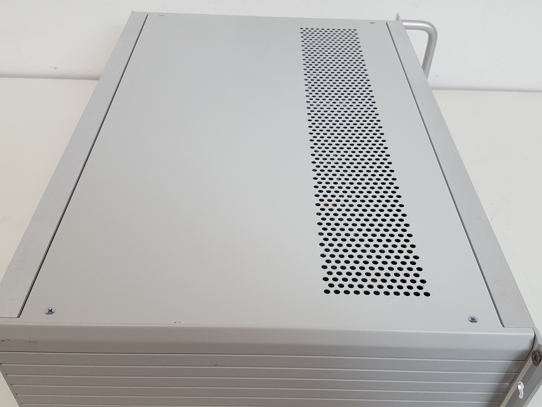 Image of HEKA Elektronik EPC 10 Single Patch Clamp Amplifier with MC 10 Model Circuit Lab
