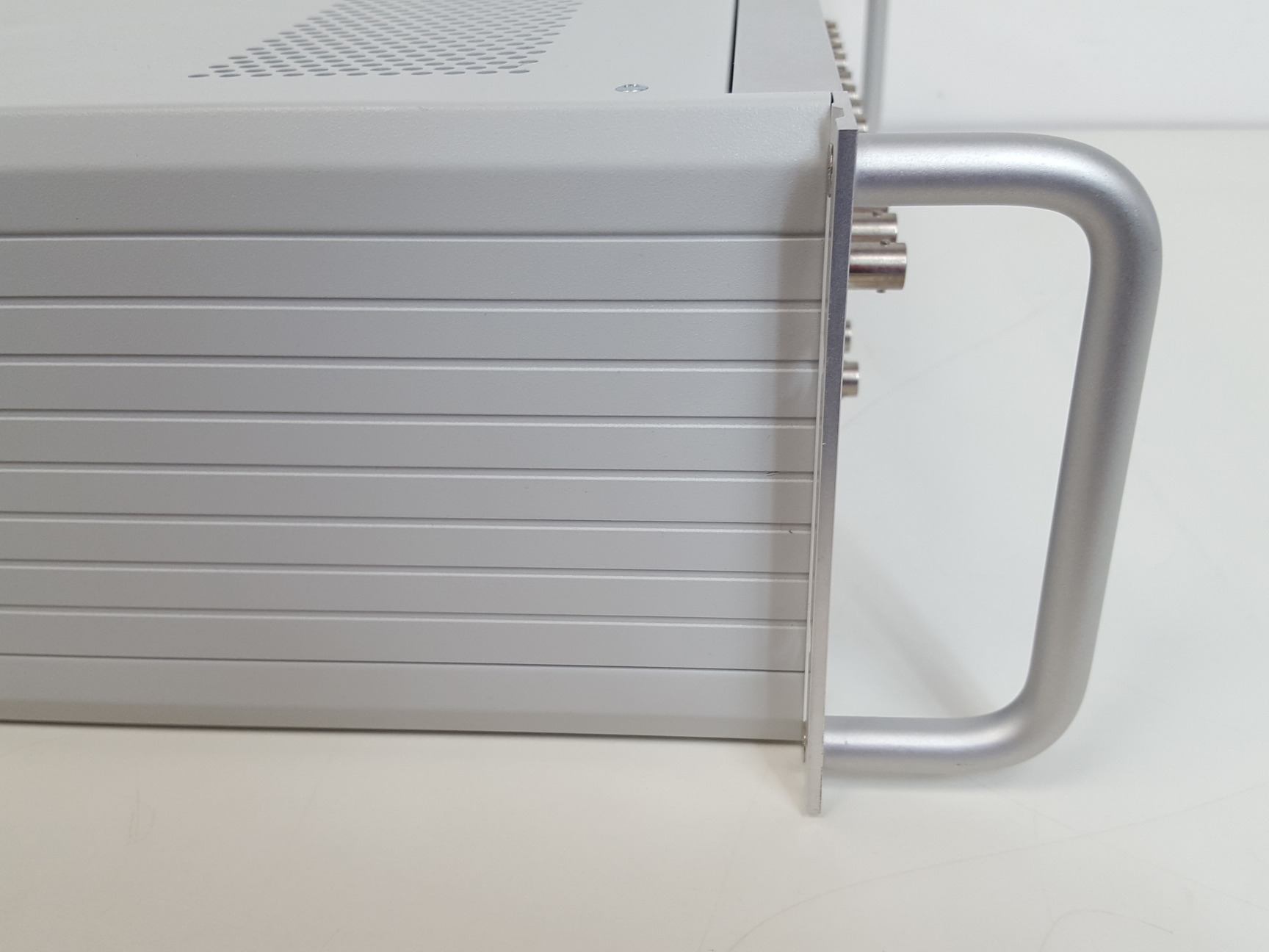 Image of HEKA Elektronik EPC 10 Single Patch Clamp Amplifier with MC 10 Model Circuit Lab