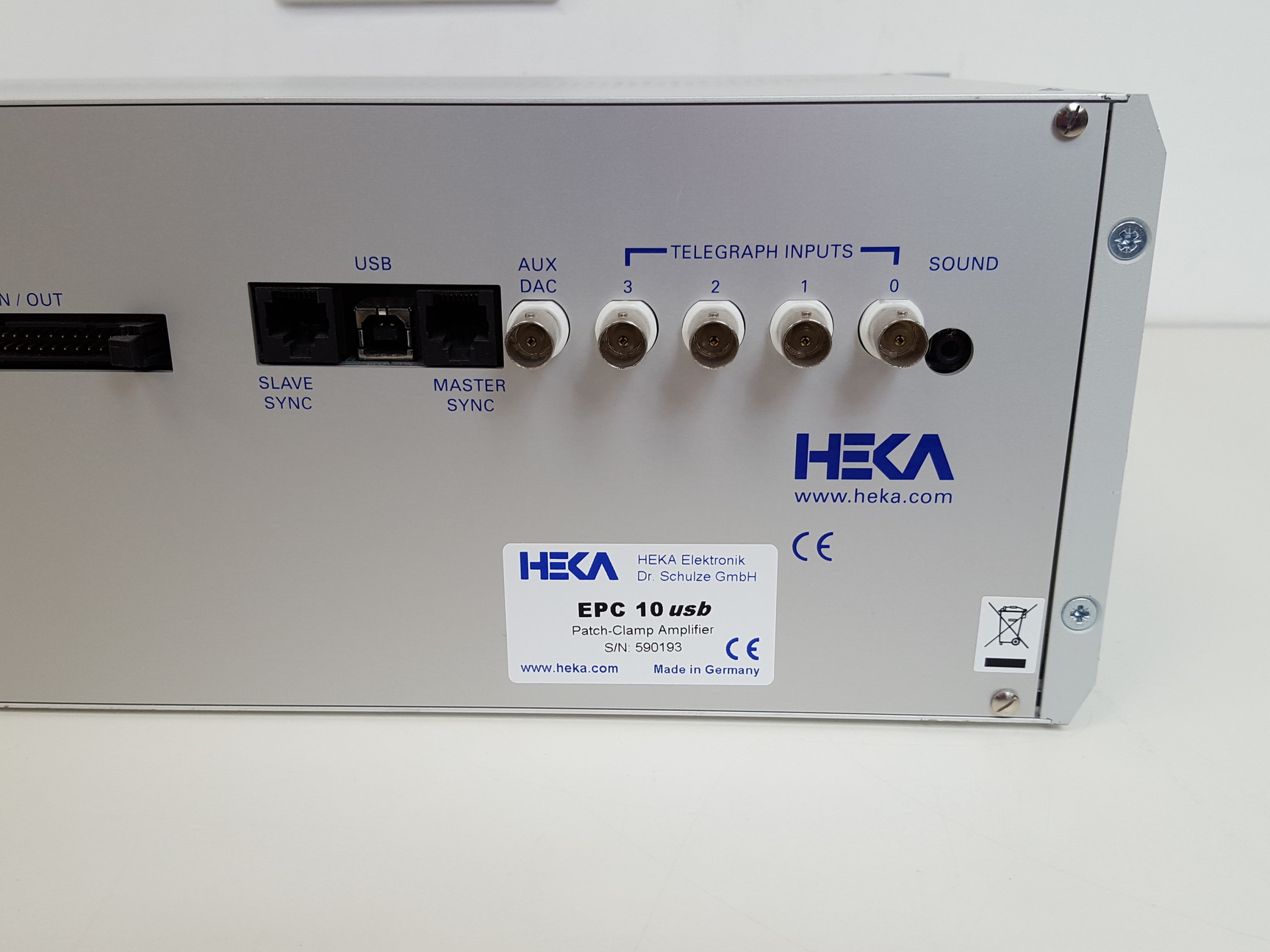 Image of HEKA Elektronik EPC 10 Single Patch Clamp Amplifier with MC 10 Model Circuit Lab