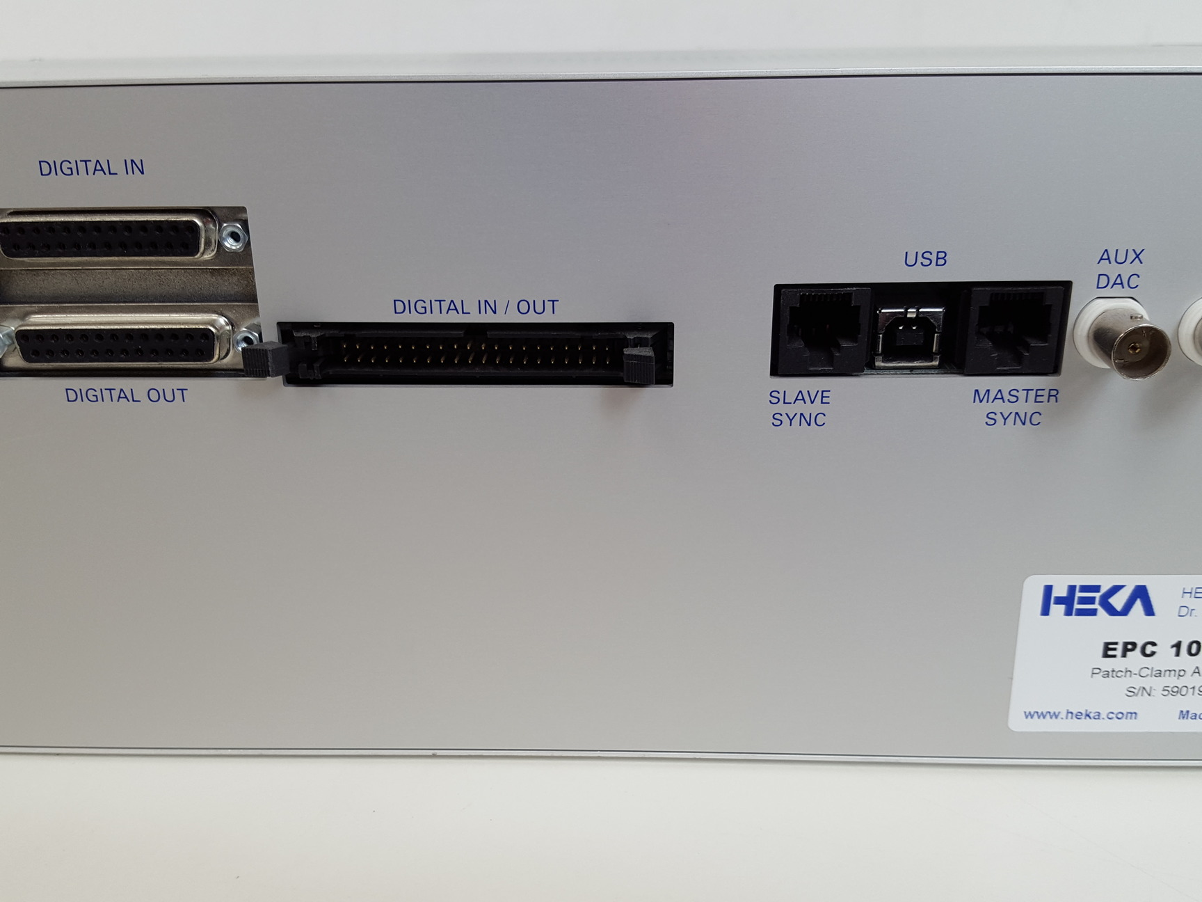 Image of HEKA Elektronik EPC 10 Single Patch Clamp Amplifier with MC 10 Model Circuit Lab