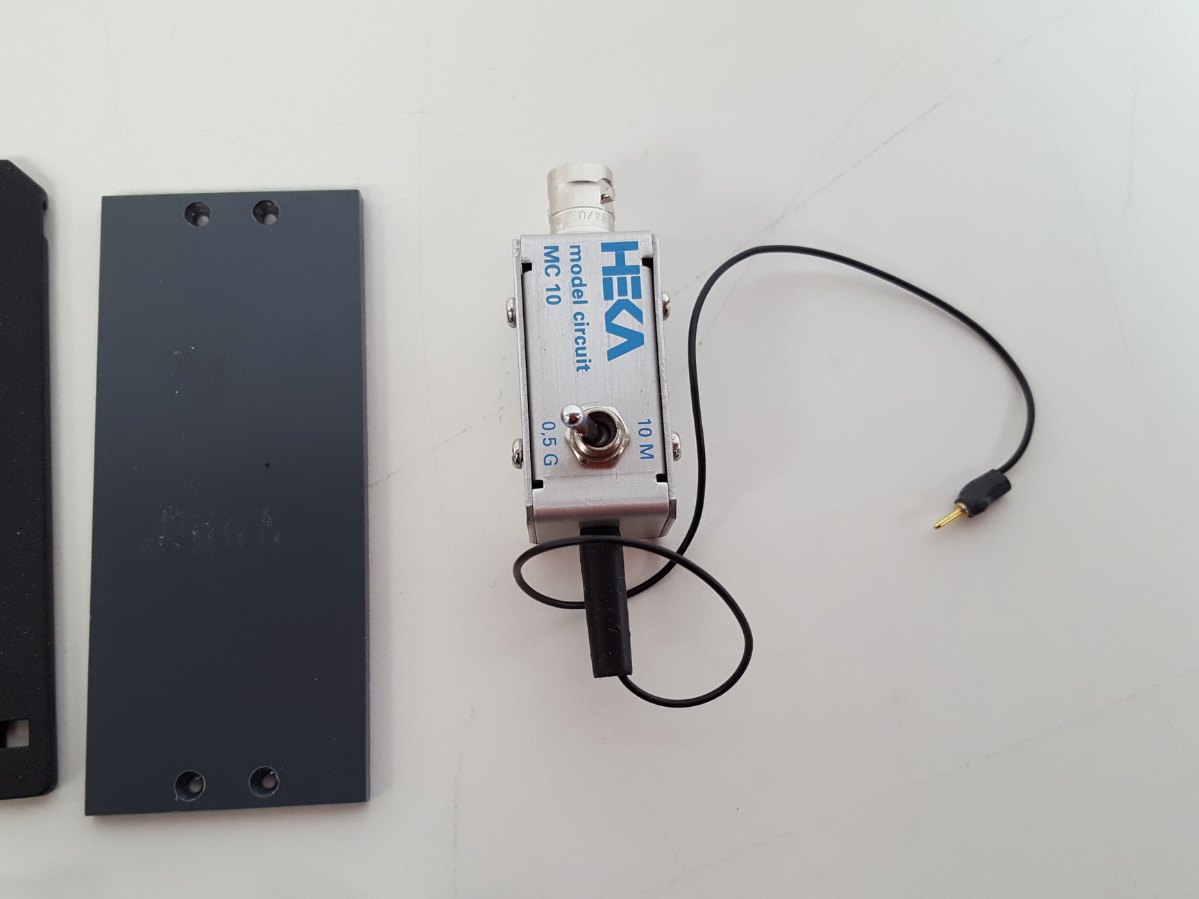 Image of HEKA Elektronik EPC 10 Single Patch Clamp Amplifier with MC 10 Model Circuit Lab