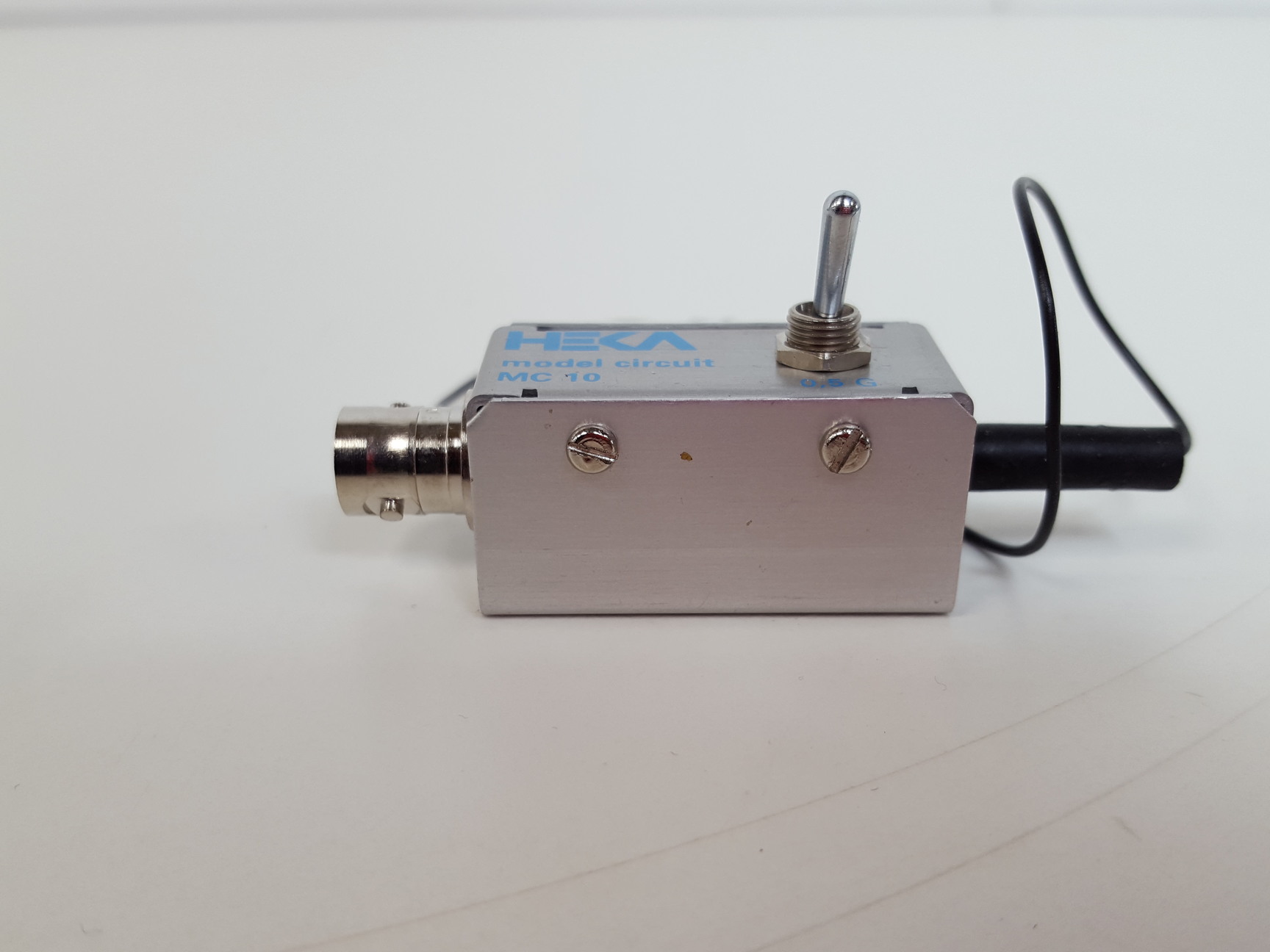 Image of HEKA Elektronik EPC 10 Single Patch Clamp Amplifier with MC 10 Model Circuit Lab