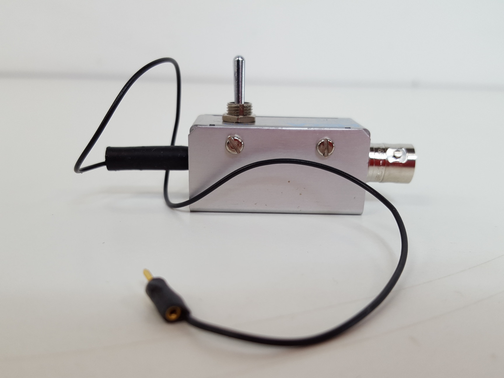 Image of HEKA Elektronik EPC 10 Single Patch Clamp Amplifier with MC 10 Model Circuit Lab