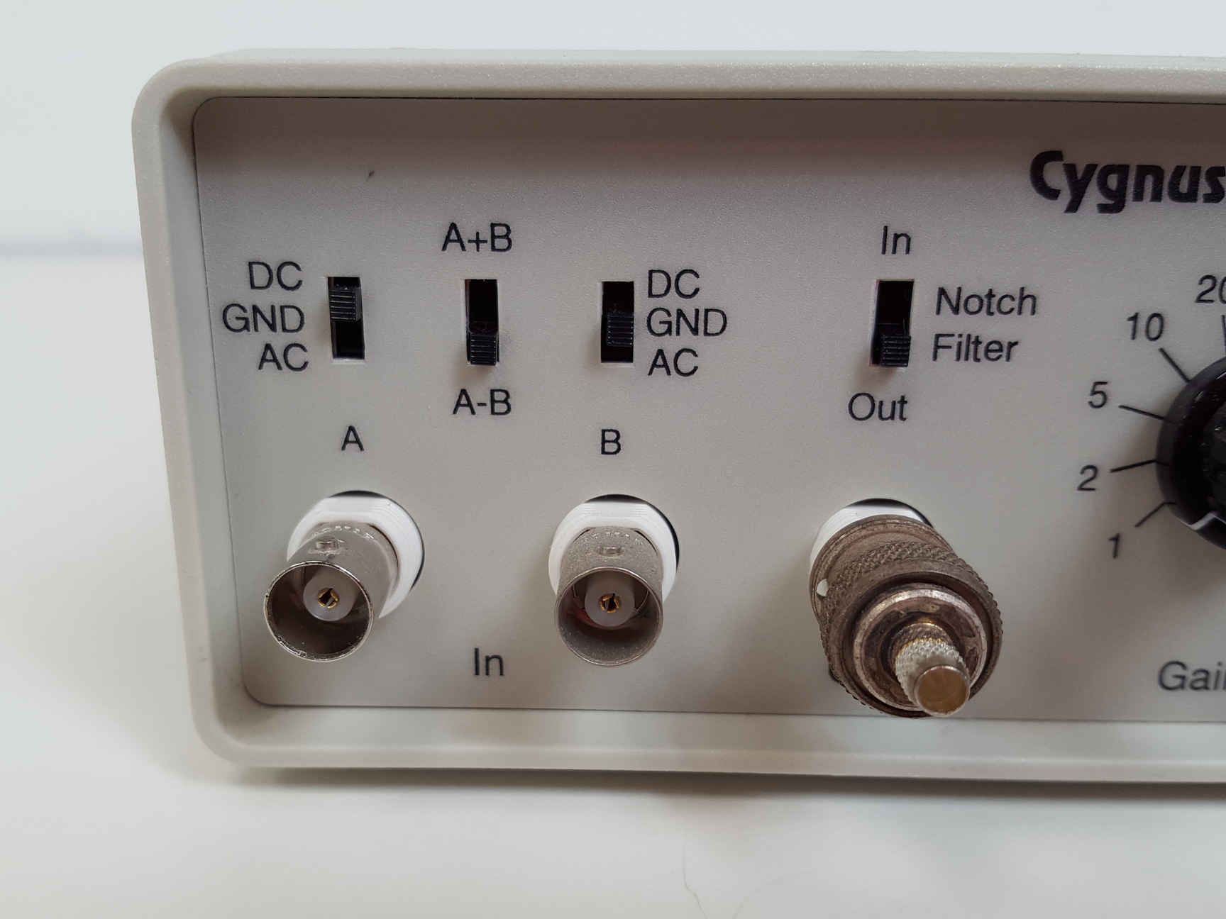 Image of Cygnus Technology FLA-01 8-Pole Bessel Filter / Amplifier Lab