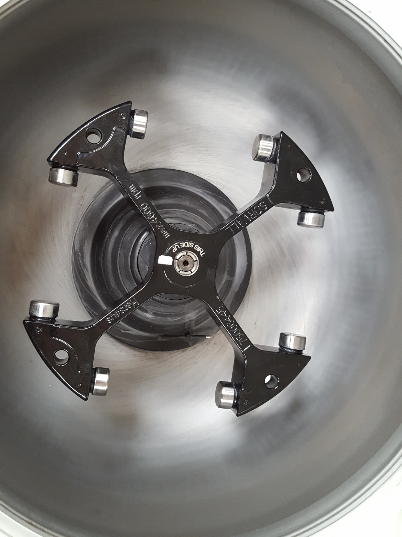 Image of Thermo Scientific Heraeus Multifuge 3SR+ Benchtop Centrifuge Lab