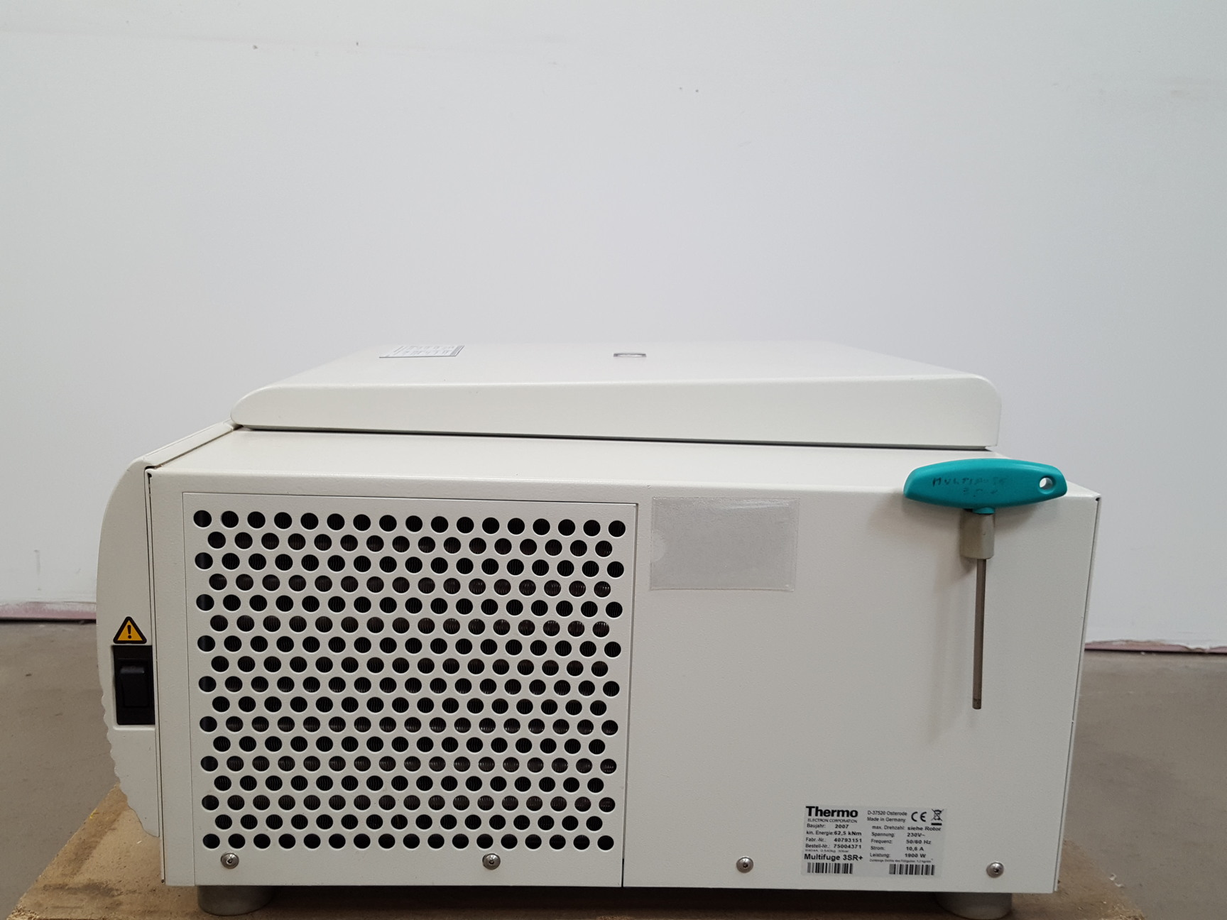 Image of Thermo Scientific Heraeus Multifuge 3SR+ Benchtop Centrifuge Lab