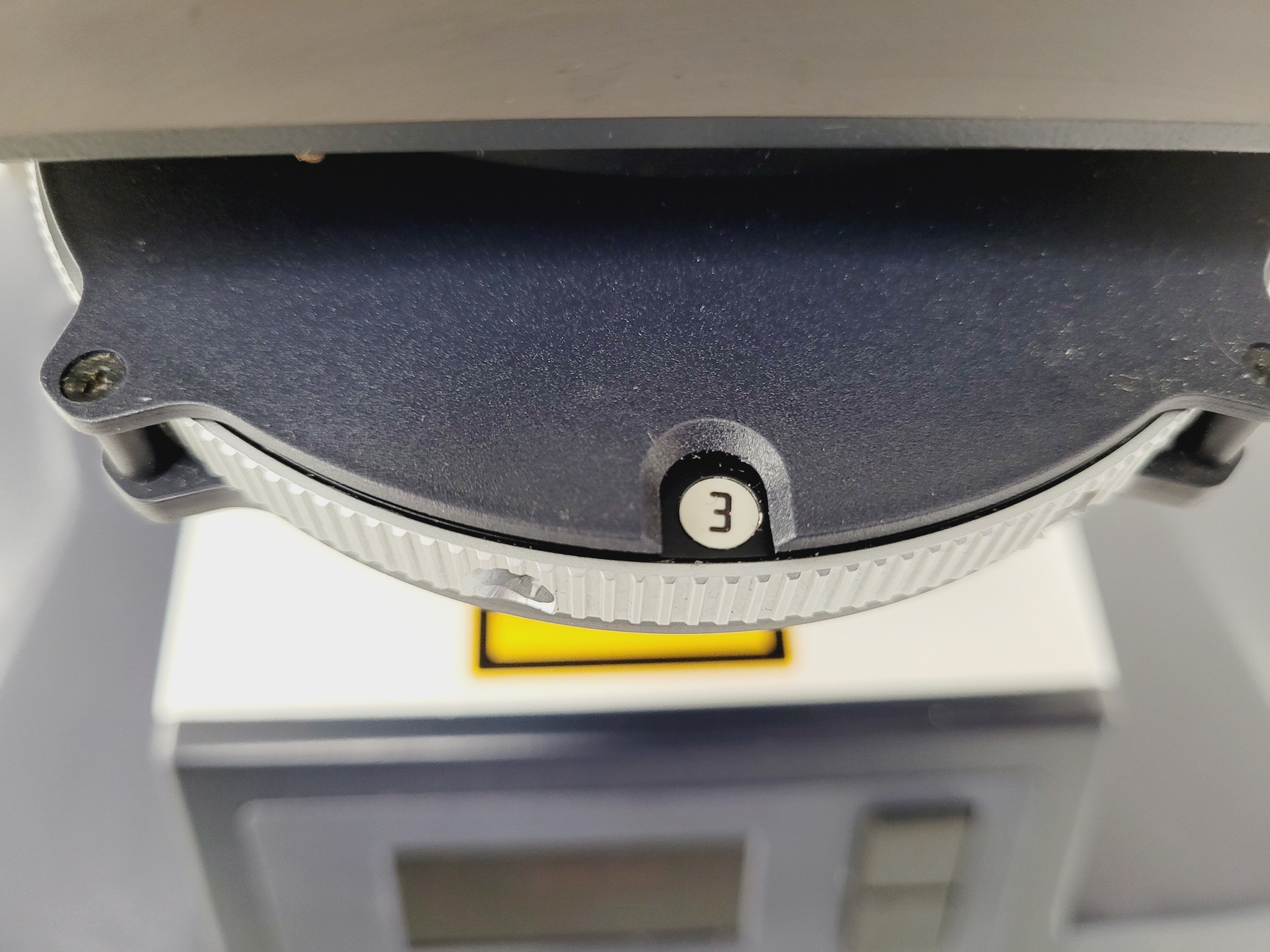 Image of Leica DMRBE Fluorescence Trinocular Microscope & 4 x Objectives PL FLUOTAR Lab