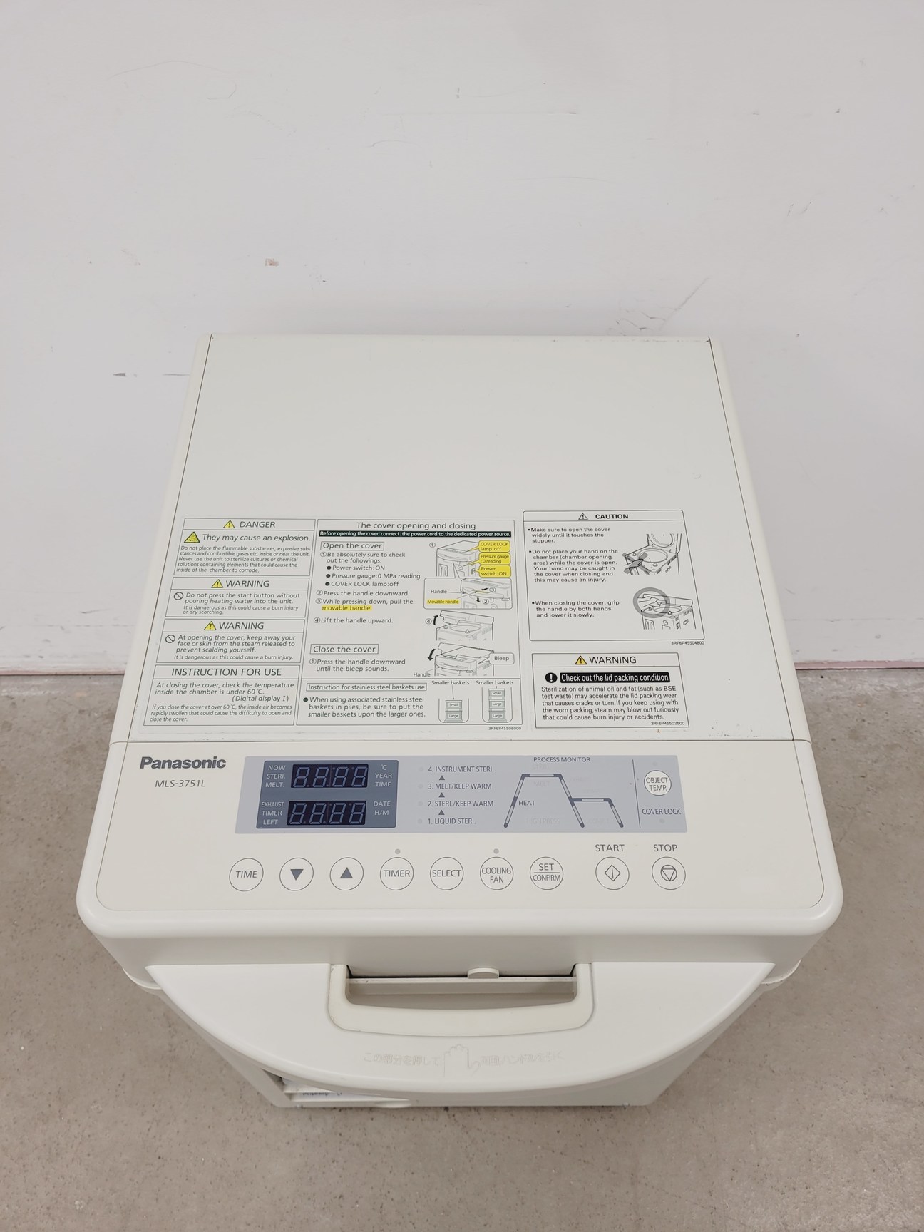 Image of Panasonic MLS-3751L High Pressure Steam Top-Loading Autoclave Lab