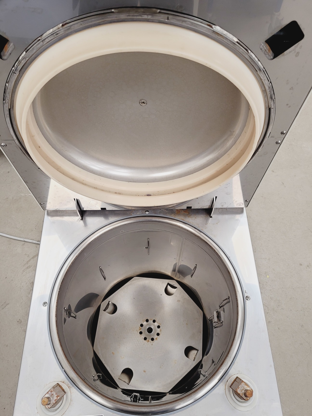 Image of Panasonic MLS-3751L High Pressure Steam Top-Loading Autoclave Lab