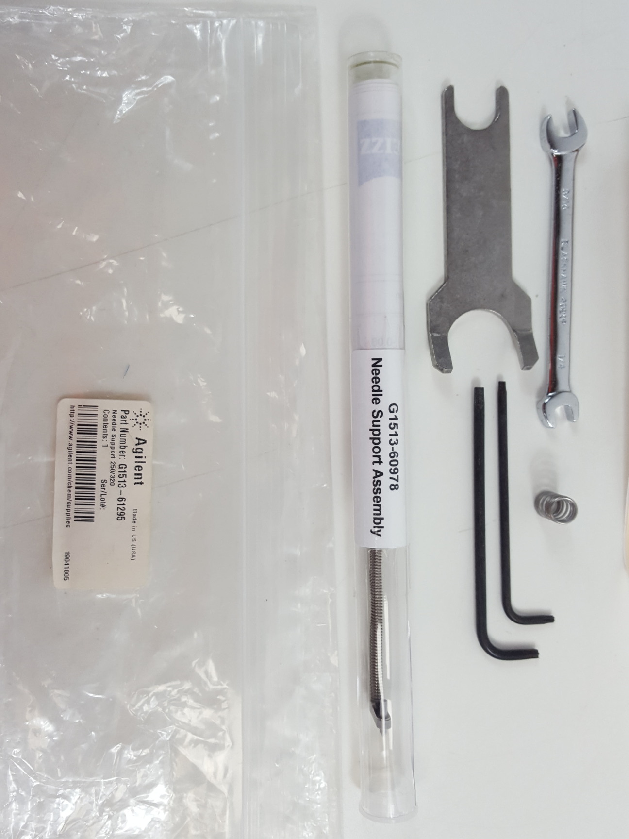 Image of Agilent Network GC System Gas Chromatograph 6890N + Software - 7683B G2913A  Lab