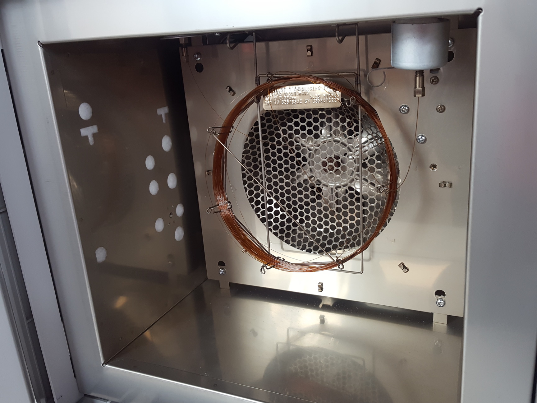 Image of Agilent Network GC System Gas Chromatograph 6890N + Software - 7683B G2913A  Lab
