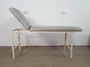 Thumbnail image of 14x Grey Patient Examination Couches Adjustable Physiotherapy Massage Beds Table