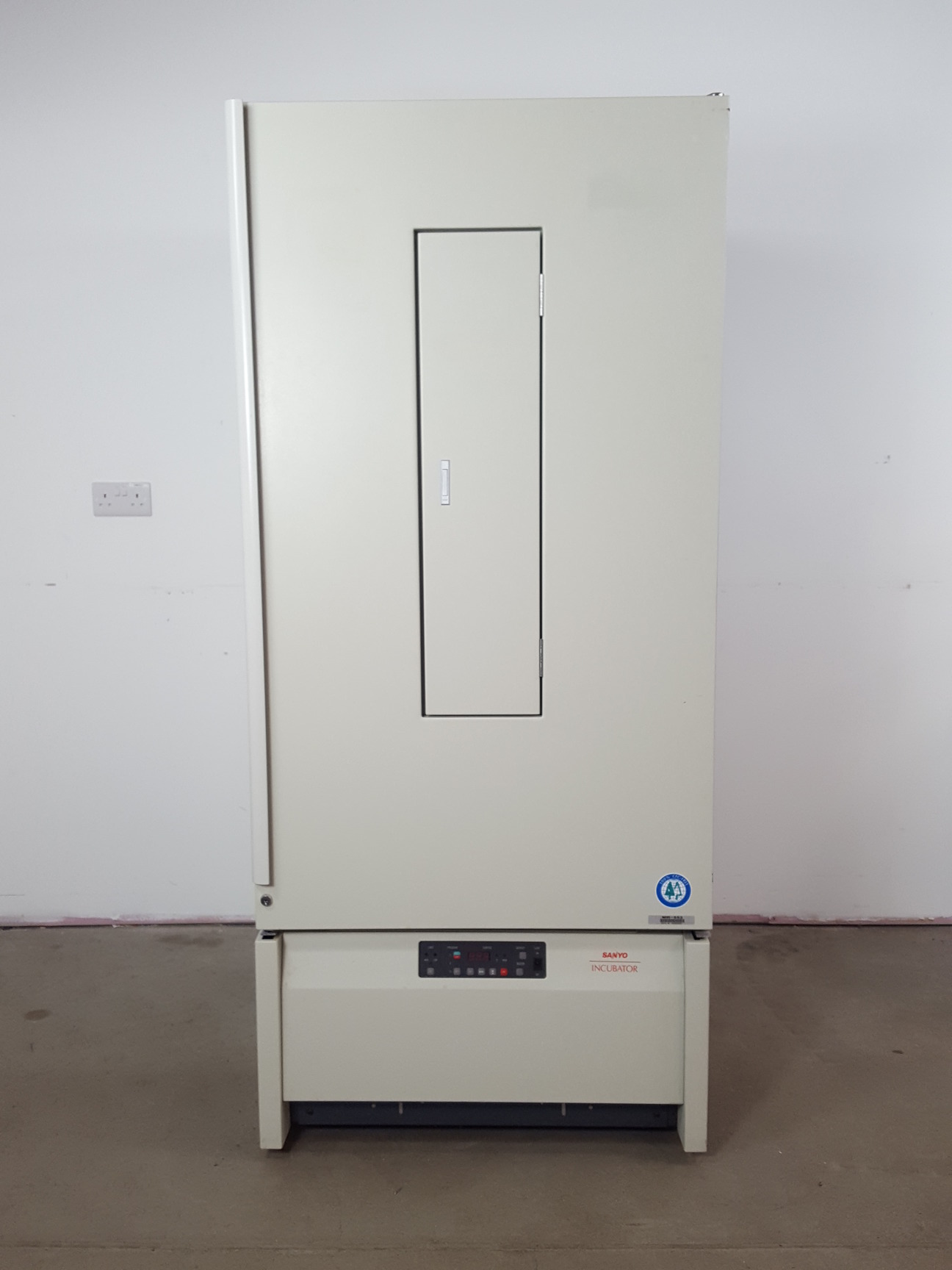 Image of Sanyo MIR-553 Refrigerated Laboratory Incubator Lab