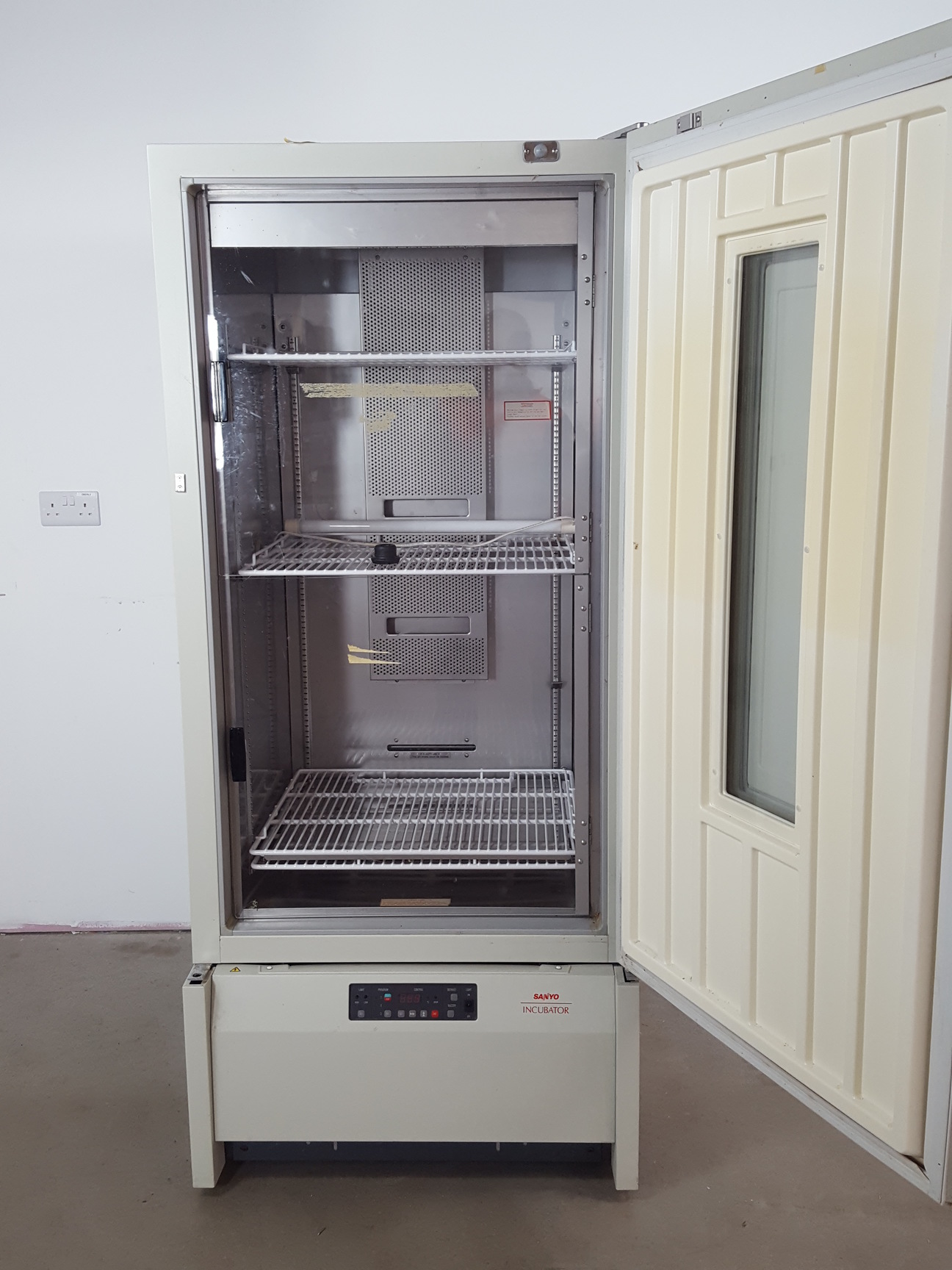 Image of Sanyo MIR-553 Refrigerated Laboratory Incubator Lab