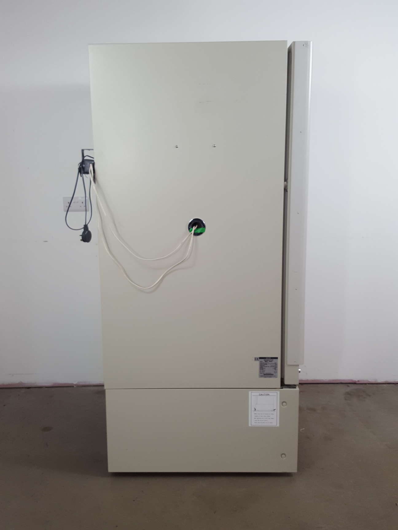 Image of Sanyo MIR-553 Refrigerated Laboratory Incubator Lab