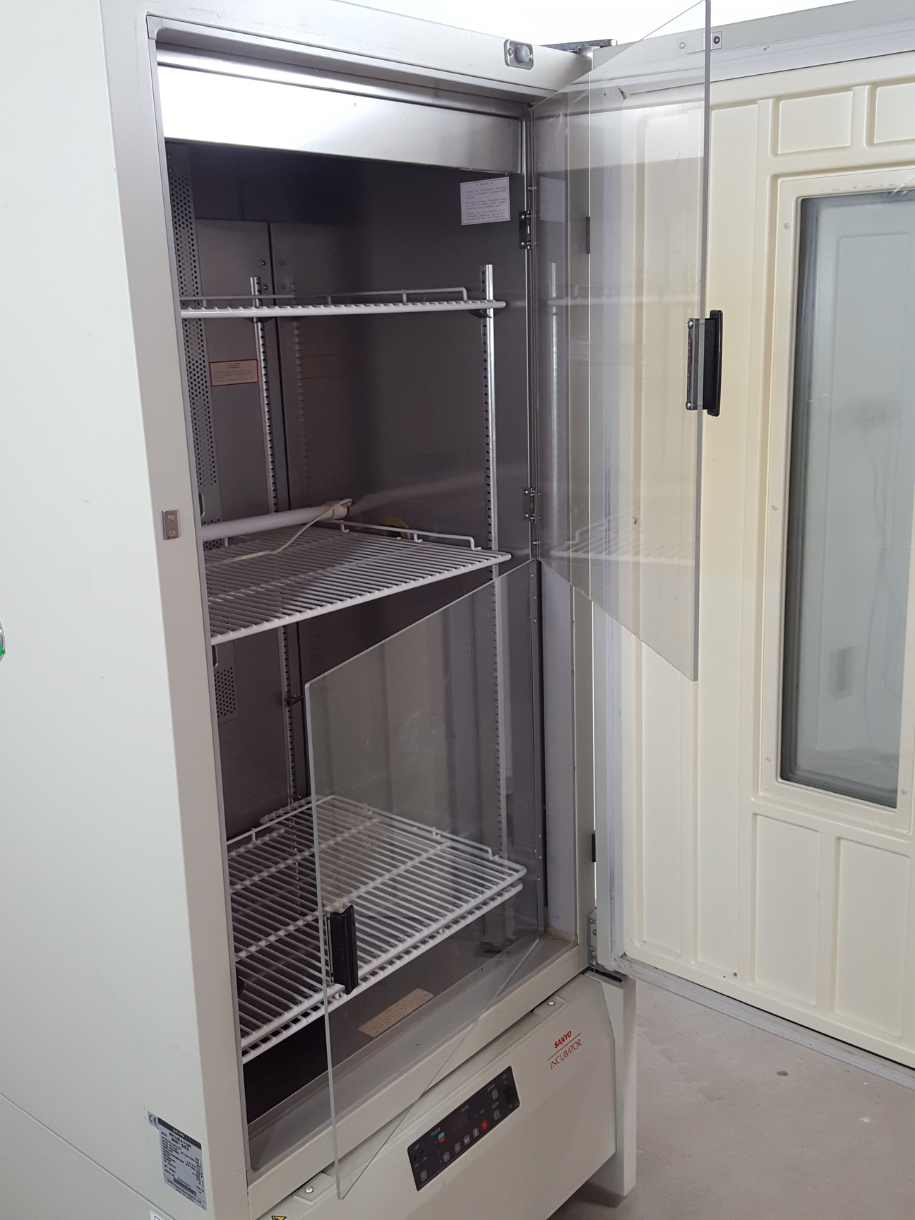 Image of Sanyo MIR-553 Refrigerated Laboratory Incubator Lab