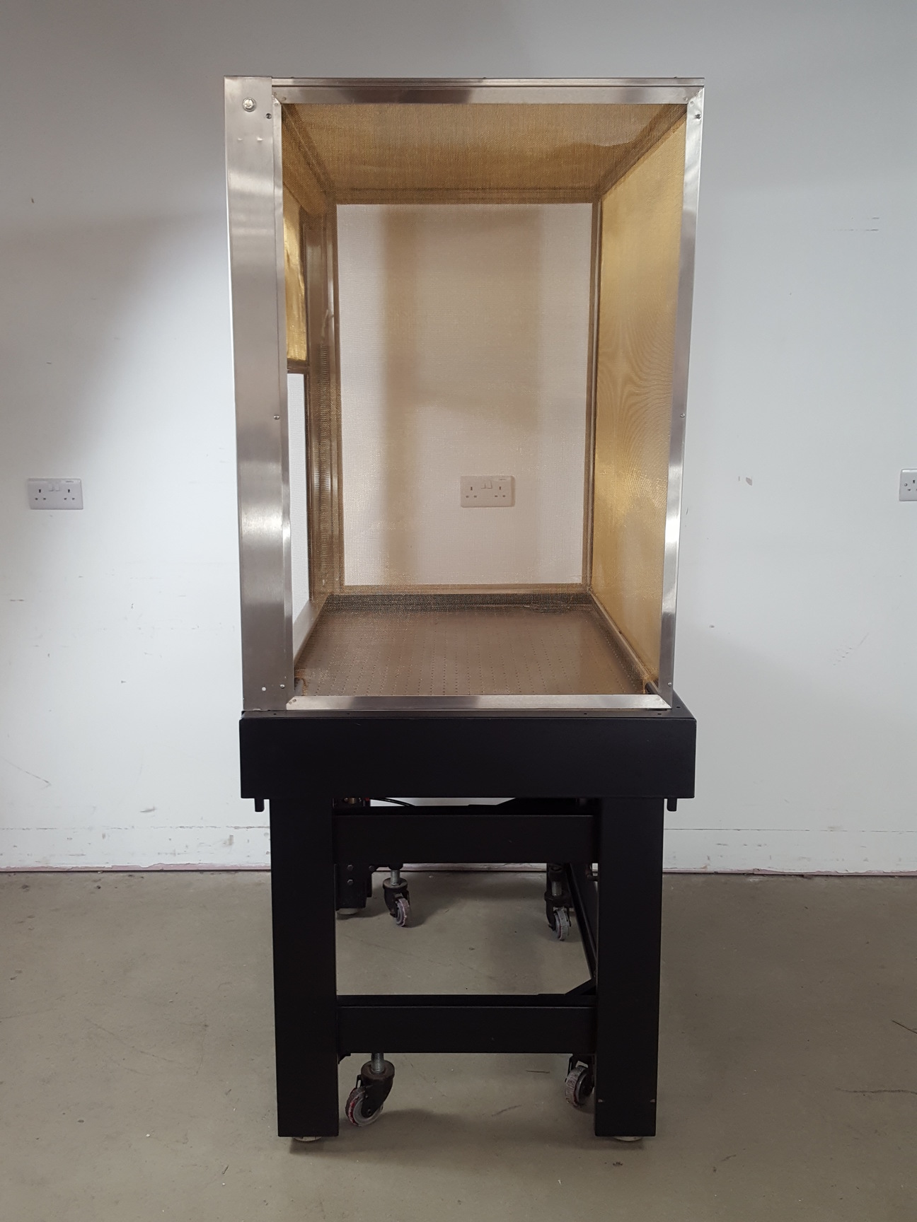 Image of TMC Model 63-554 Vibration Isolation Optical Table with Faraday Cage Lab