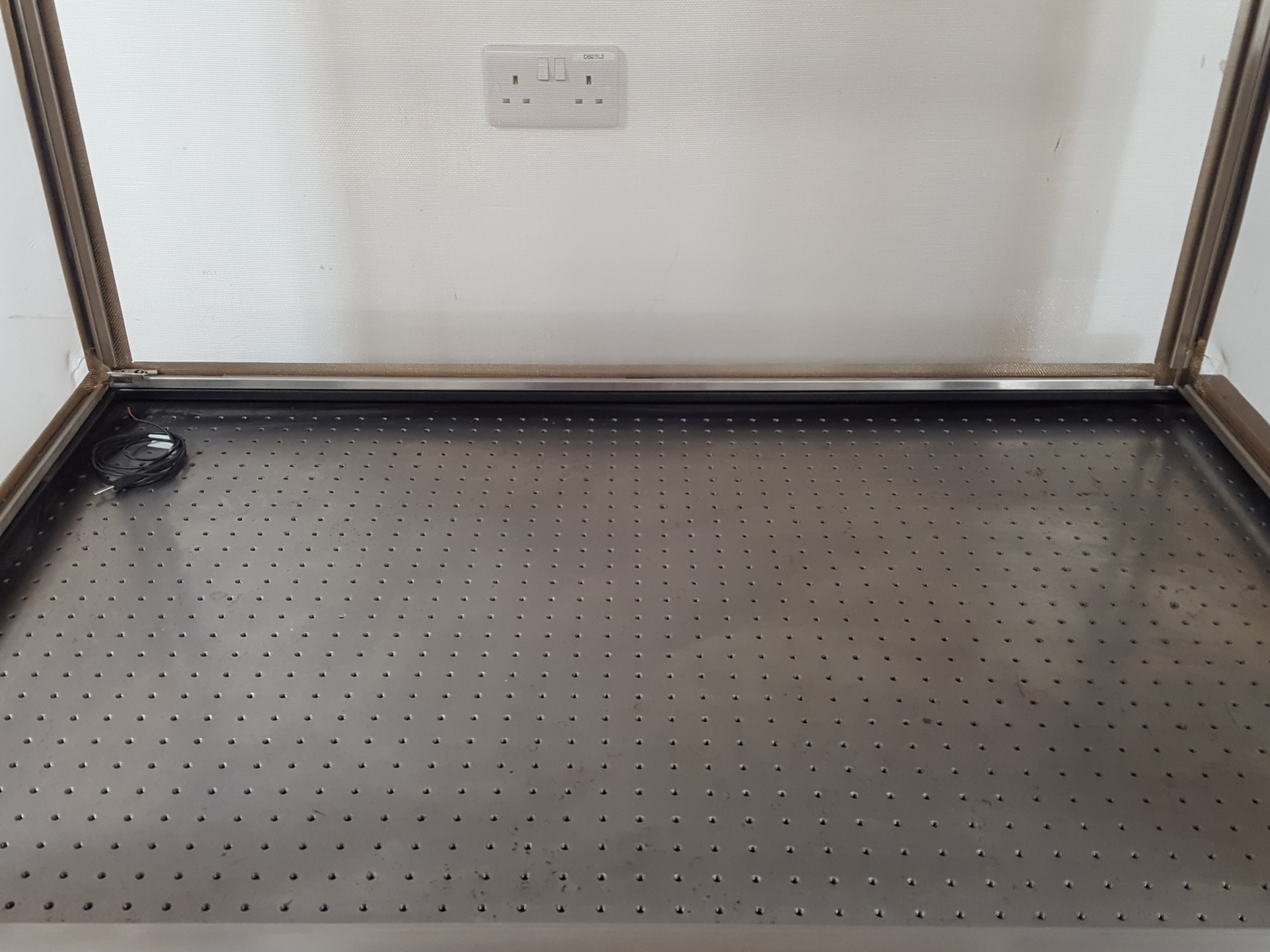 Image of TMC Model 63-554 Vibration Isolation Optical Table with Faraday Cage Lab