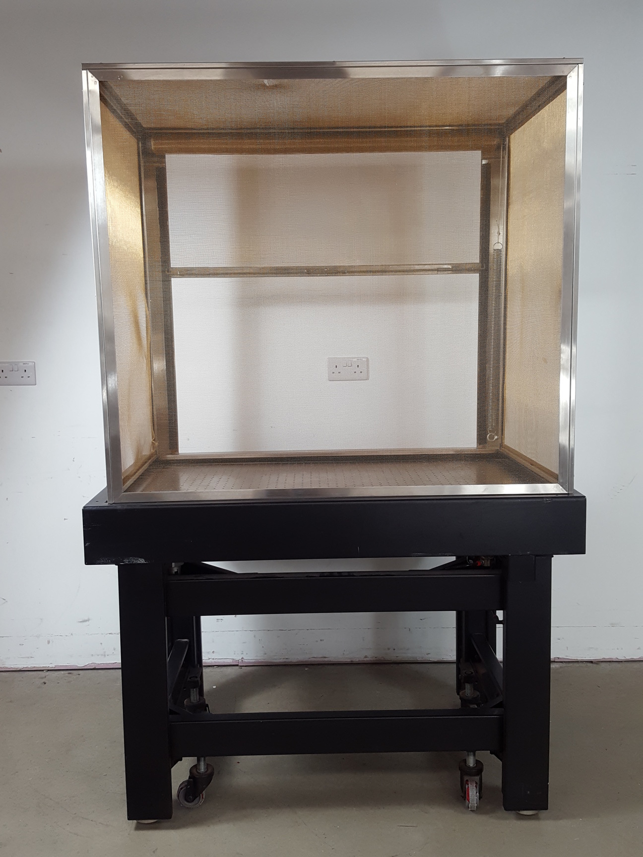 Image of TMC Model 63-554 Vibration Isolation Optical Table with Faraday Cage Lab