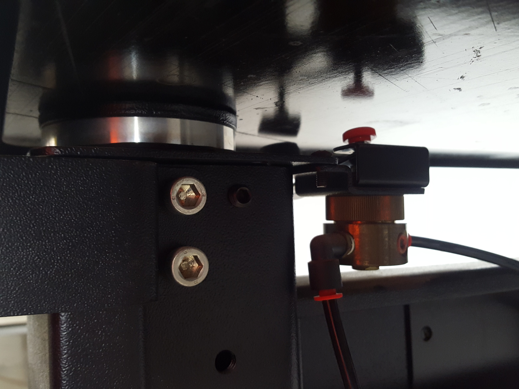 Image of TMC Model 63-554 Vibration Isolation Optical Table with Faraday Cage Lab