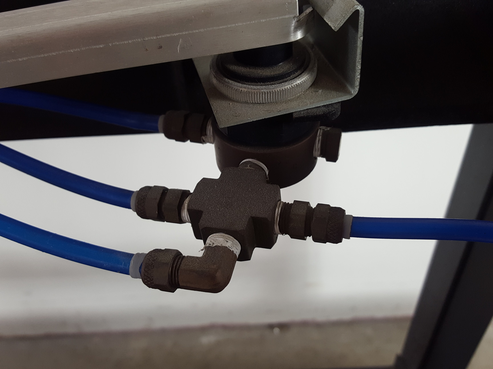 Image of Ealing Vibration Isolation Table  Mod No. 2436575430 Lab