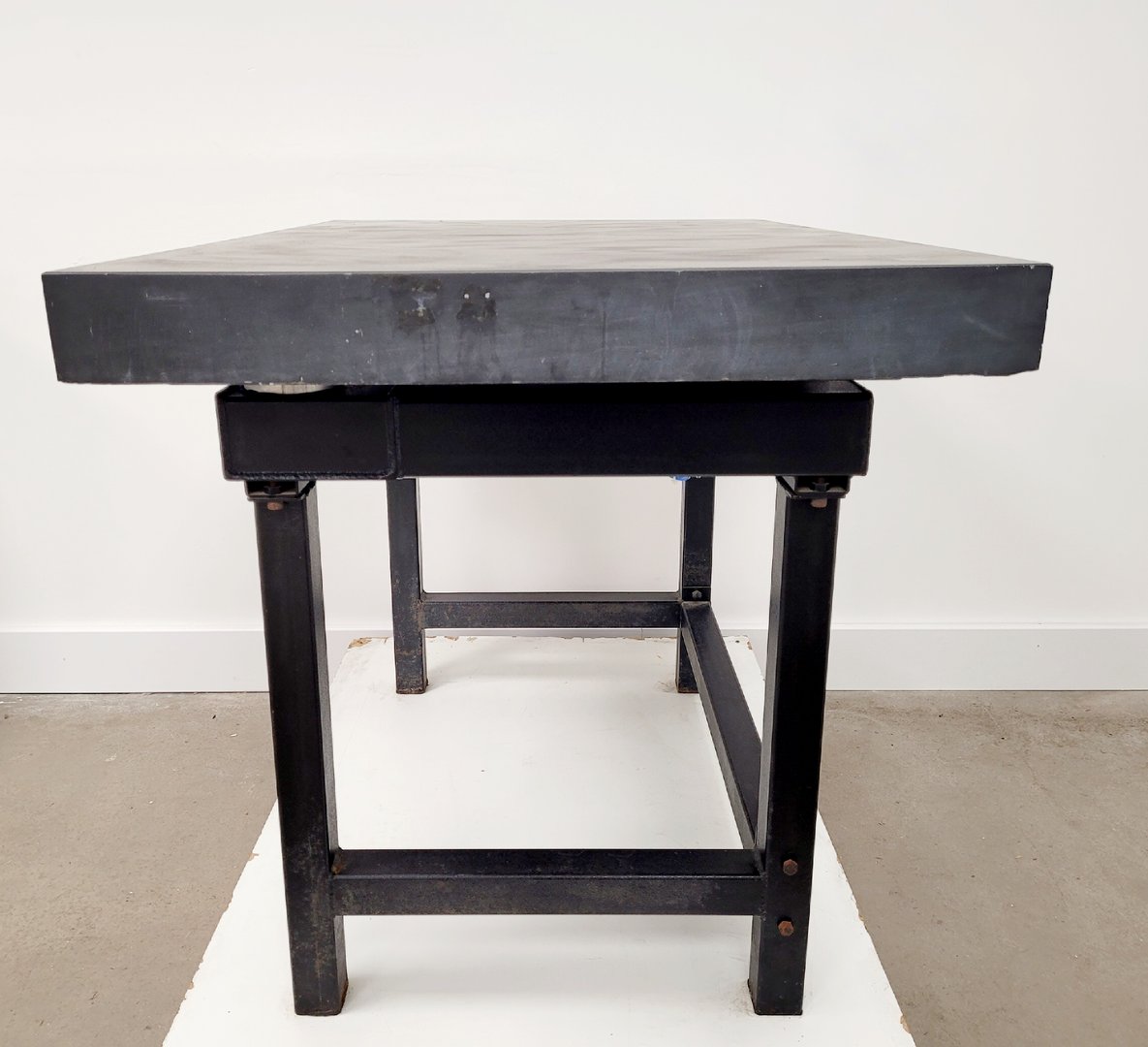 Image of Ealing Vibration Isolation Table  Mod No. 2436575430 Lab