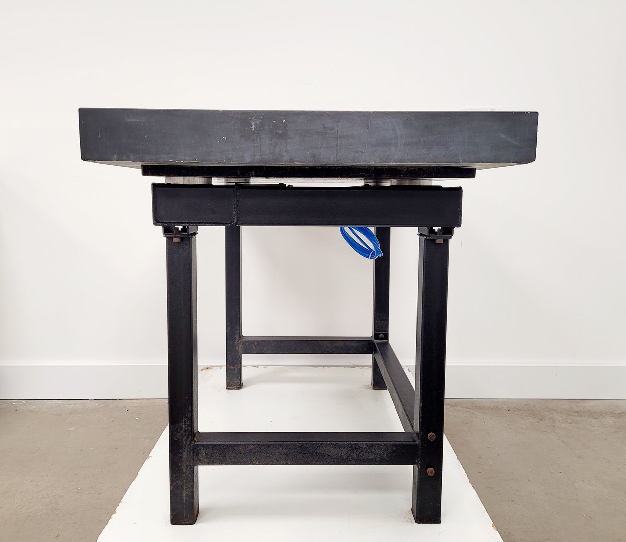 Image of Ealing Vibration Isolation Table  Mod No. 2436575430 Lab