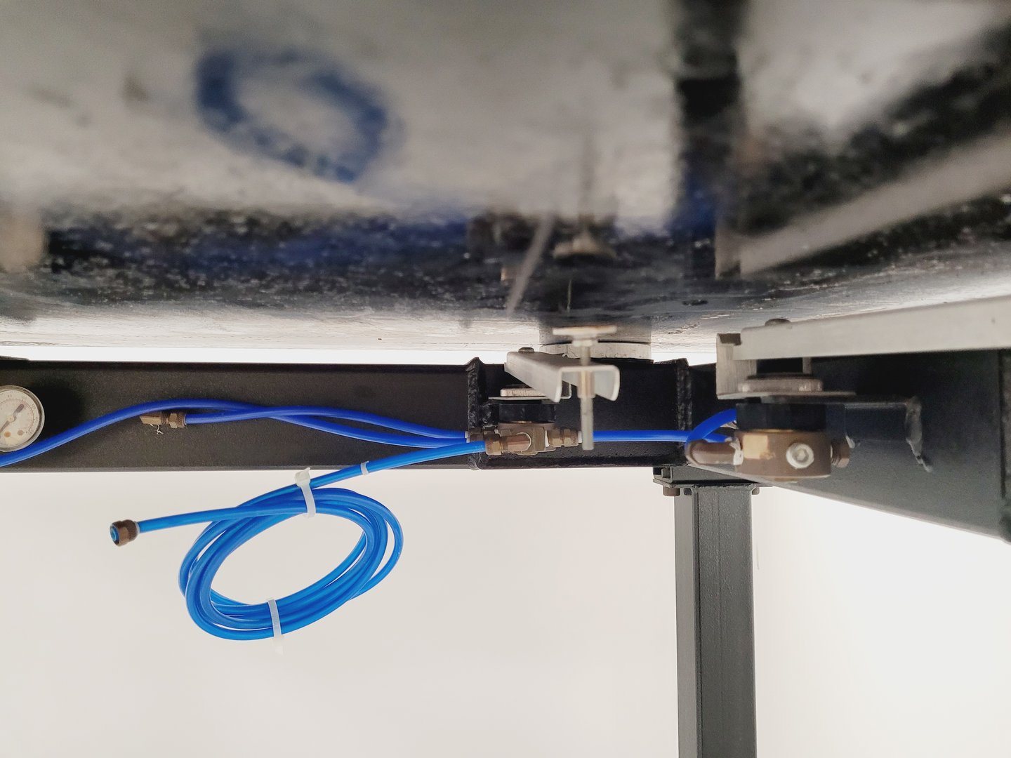 Image of Ealing Vibration Isolation Table  Mod No. 2436575430 Lab