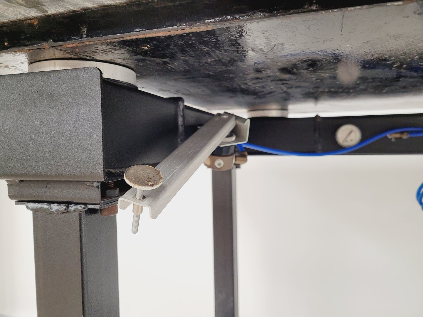 Image of Ealing Vibration Isolation Table  Mod No. 2436575430 Lab