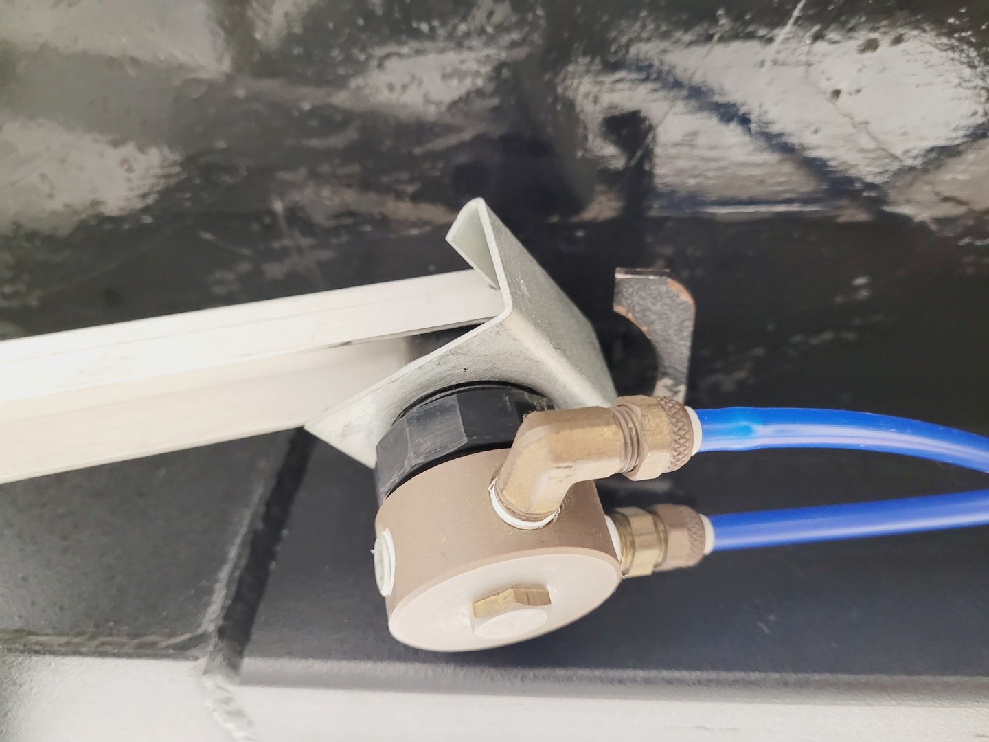 Image of Ealing Vibration Isolation Table  Mod No. 2436575430 Lab